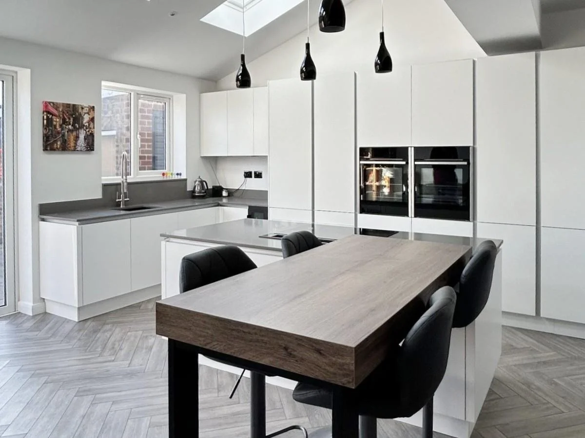 White Handleless Kitchen in Rugby