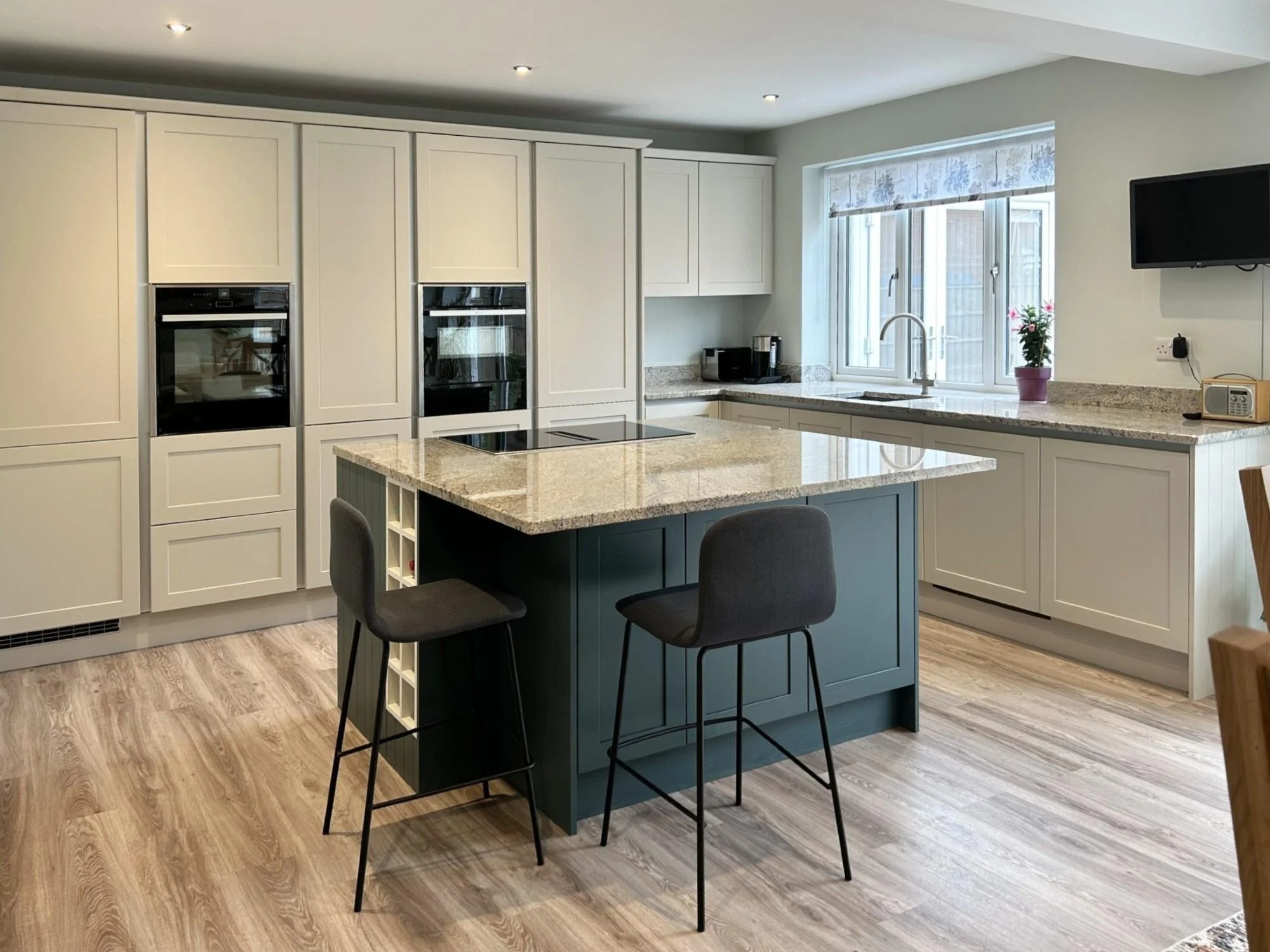 Green & Neutral Handleless Shaker Kitchen in Cawston