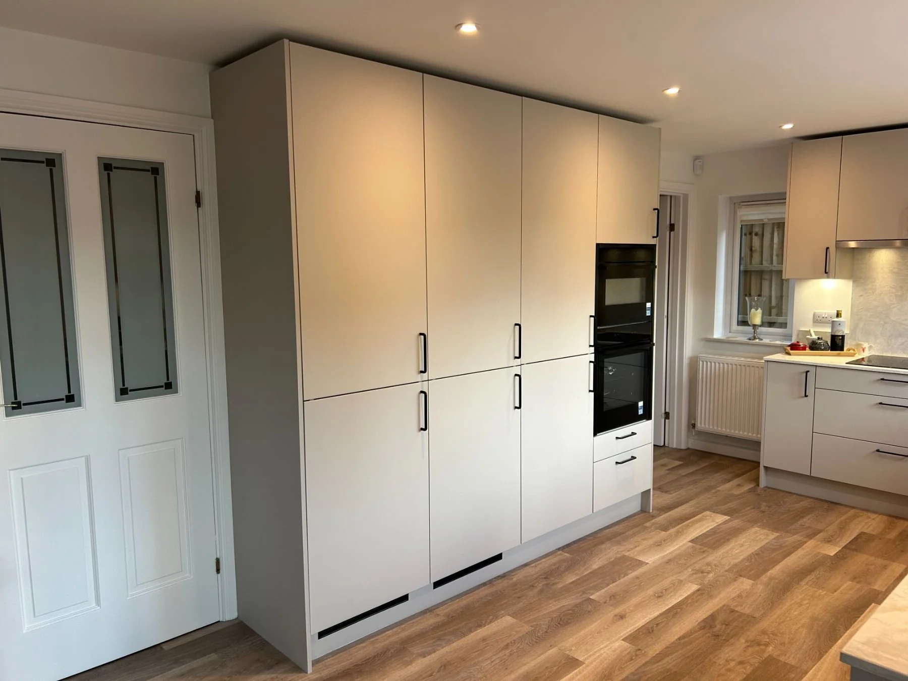 RFK-cashmere-slab-kitchen-03.jpeg