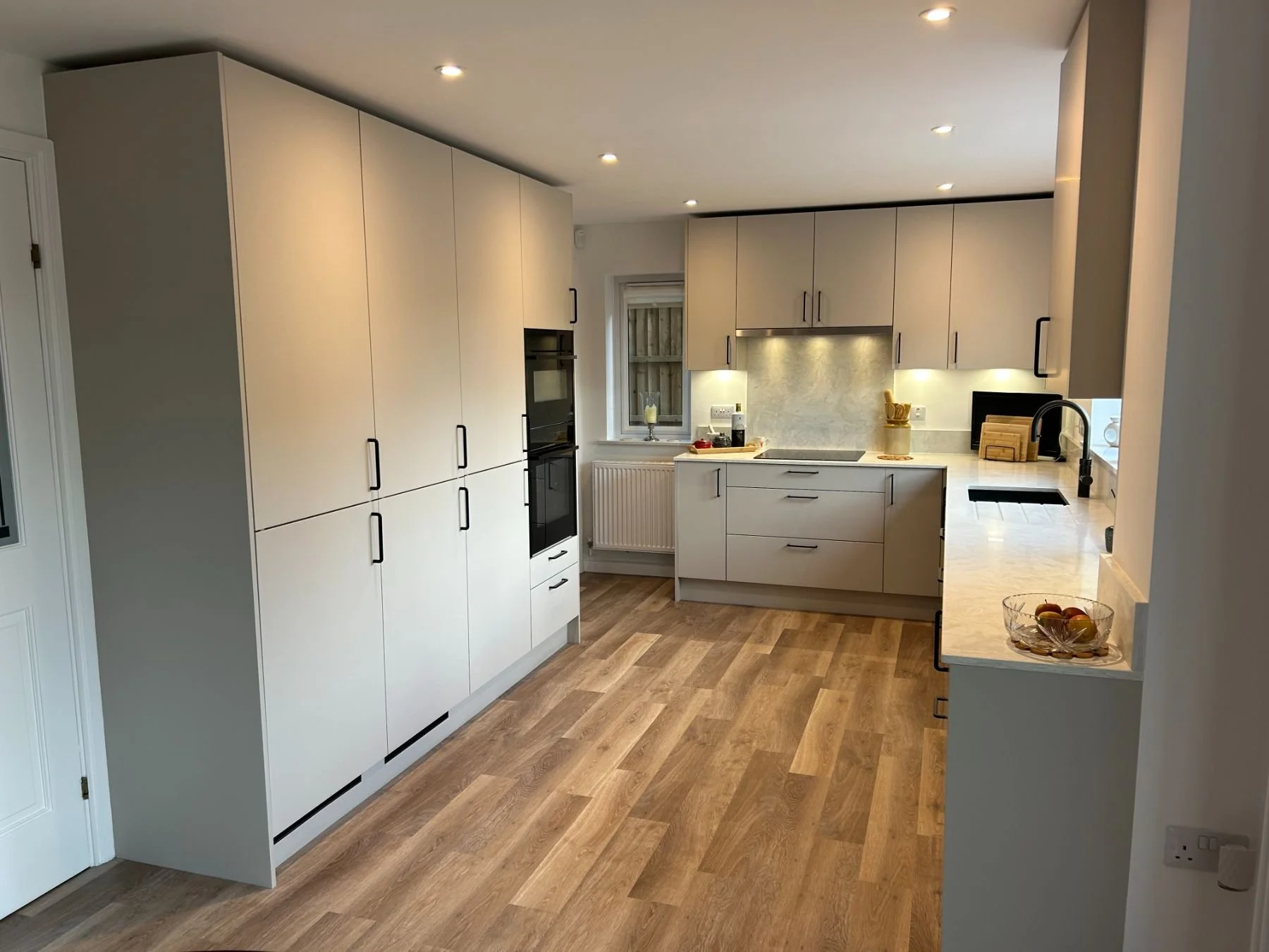 RFK-cashmere-slab-kitchen-04.jpeg
