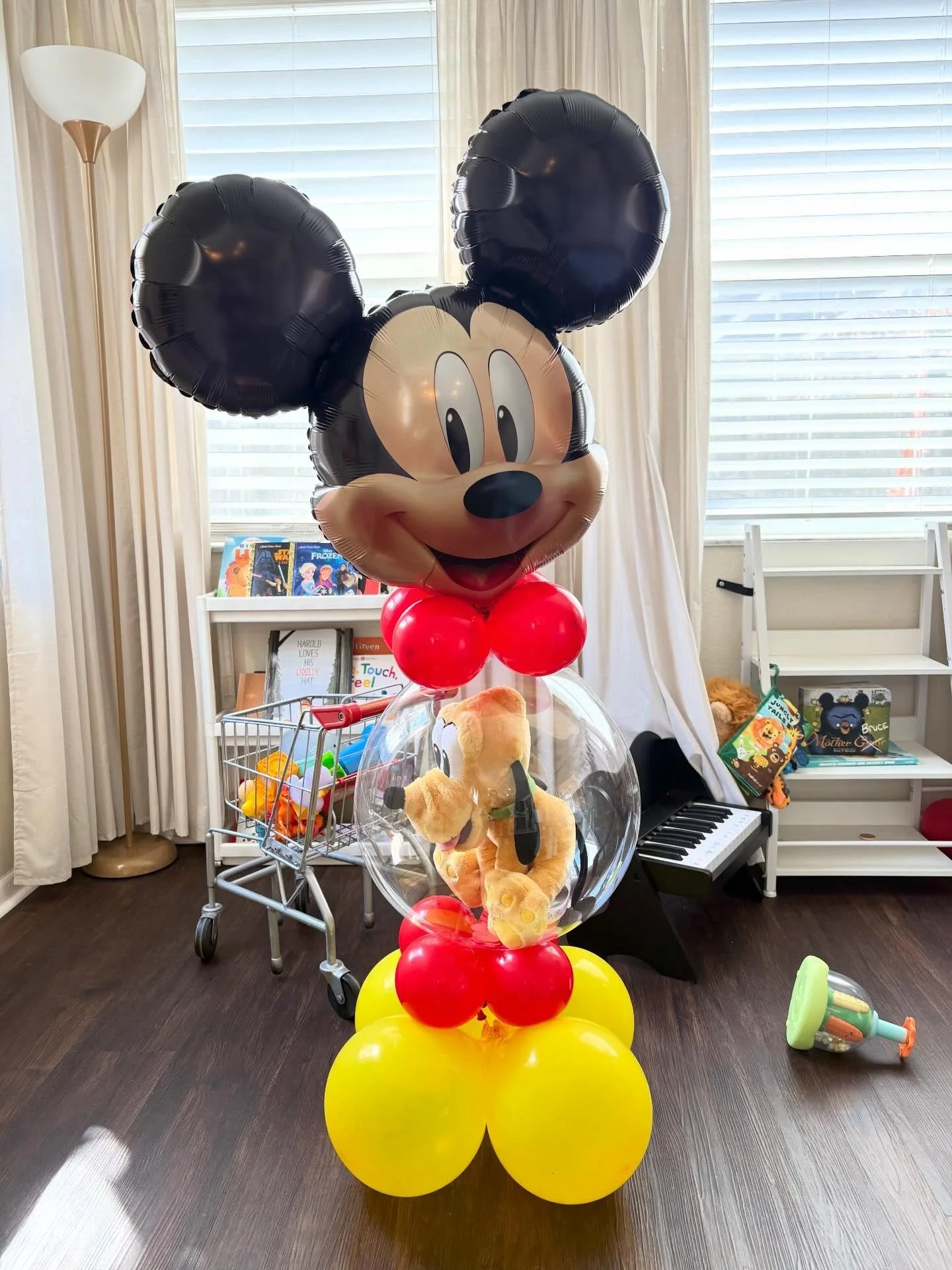 Mickey Mouse has arrived! The perfect gift! #mickeymouseparty #disneyworld #balloon #orlando