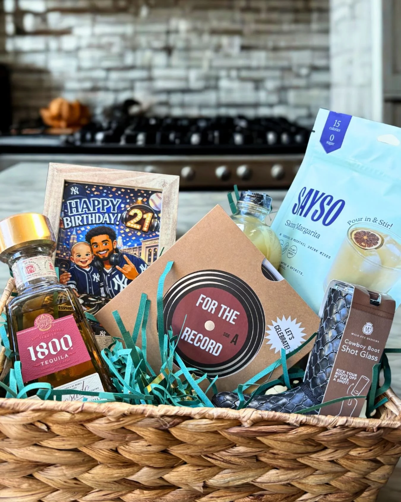 Coming to Orlando, FL and need a gift? I&rsquo;d love to help! I partner with Airbnbs to have your vacation ready for your celebration! 

#orlandofl 
#airbnb 
#decoration 
#celebration 
#robinspartyco