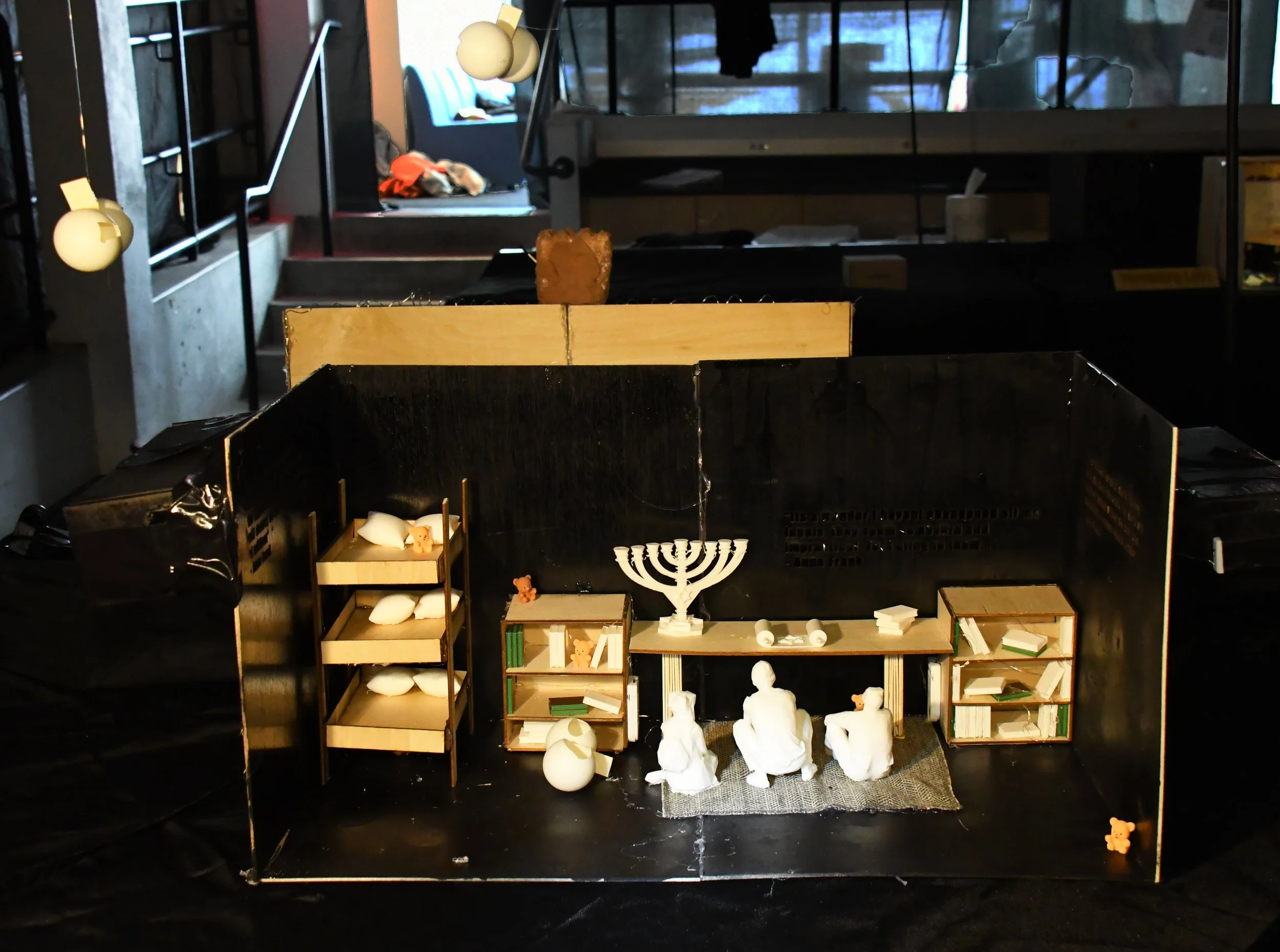 Anne Frank: Jews in Hiding