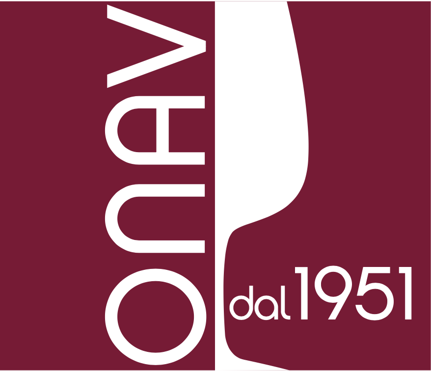 Logo con testo 'OpuV' e 'dal 1951' su sfondo bordeaux e bianco.