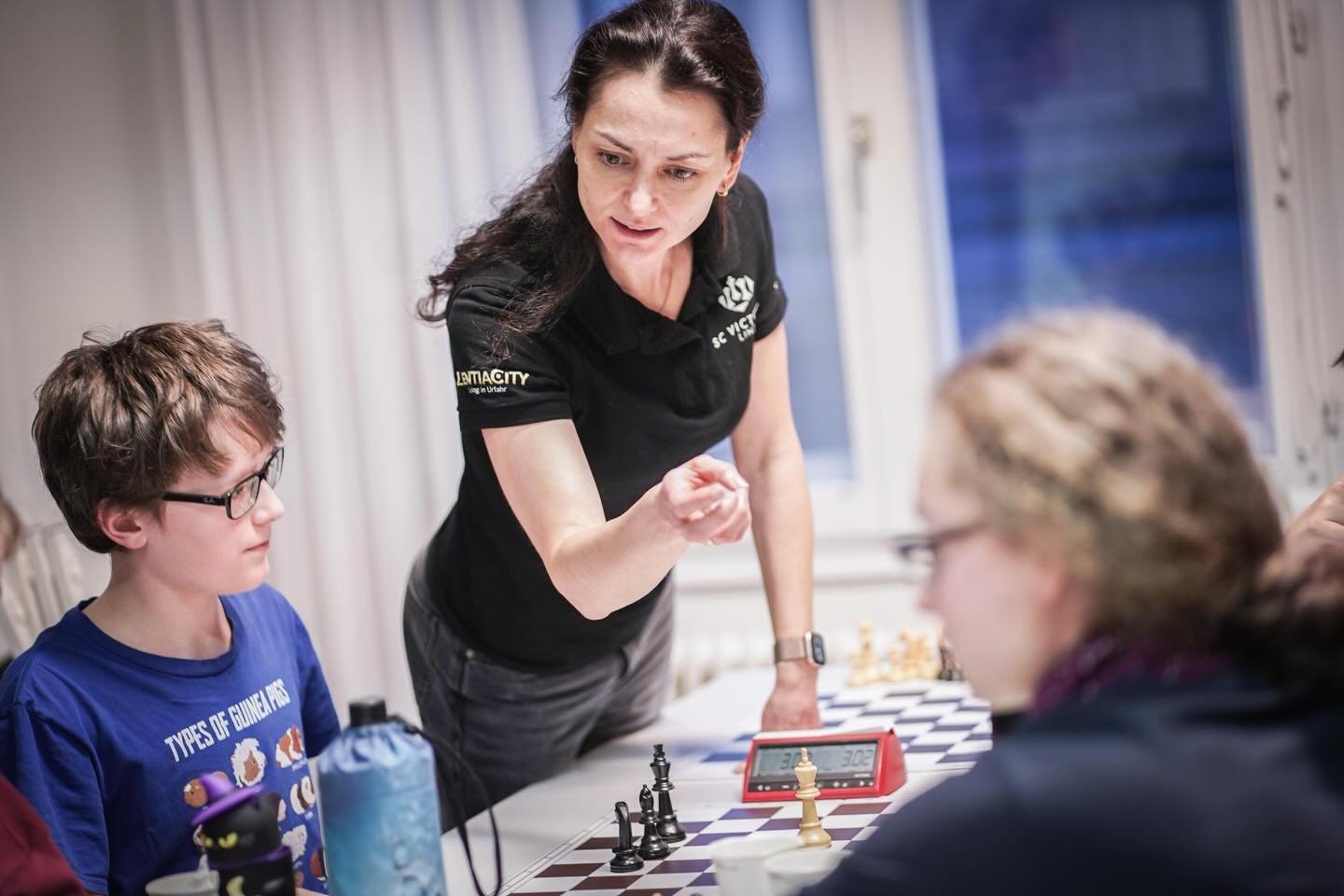 Spent a wonderful week in Vienna: played first three classical games of 2026 ♟️, had an intense training day with young talents 🤓 of the @austrian.chess.federation and enjoyed countless amazing lunches and dinners thanks to a remarkable hospitality 