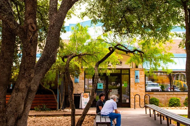 pet friendly patio large oak trees