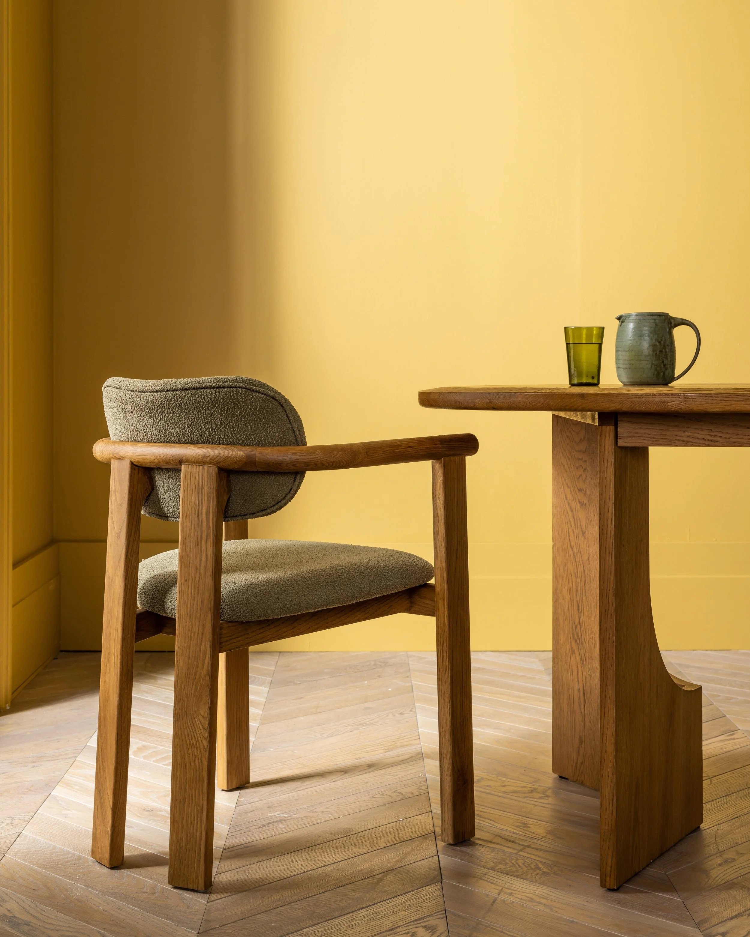 AtkinAndThyme_CoraOakDiningChairInOliveBoucle5+-+Hannah+McGilvery.jpg
