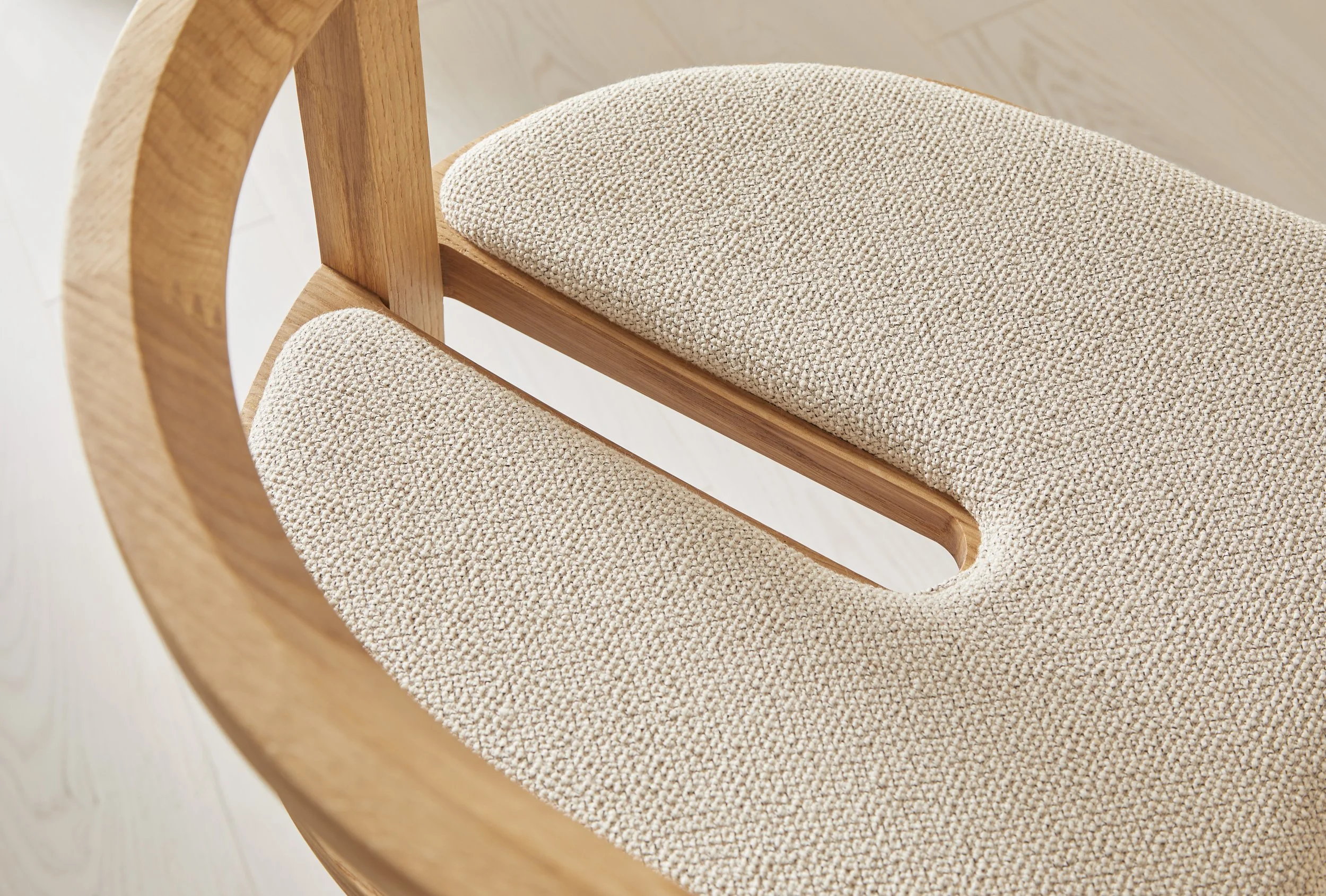 Oak chair 3 leg detail 01.jpg