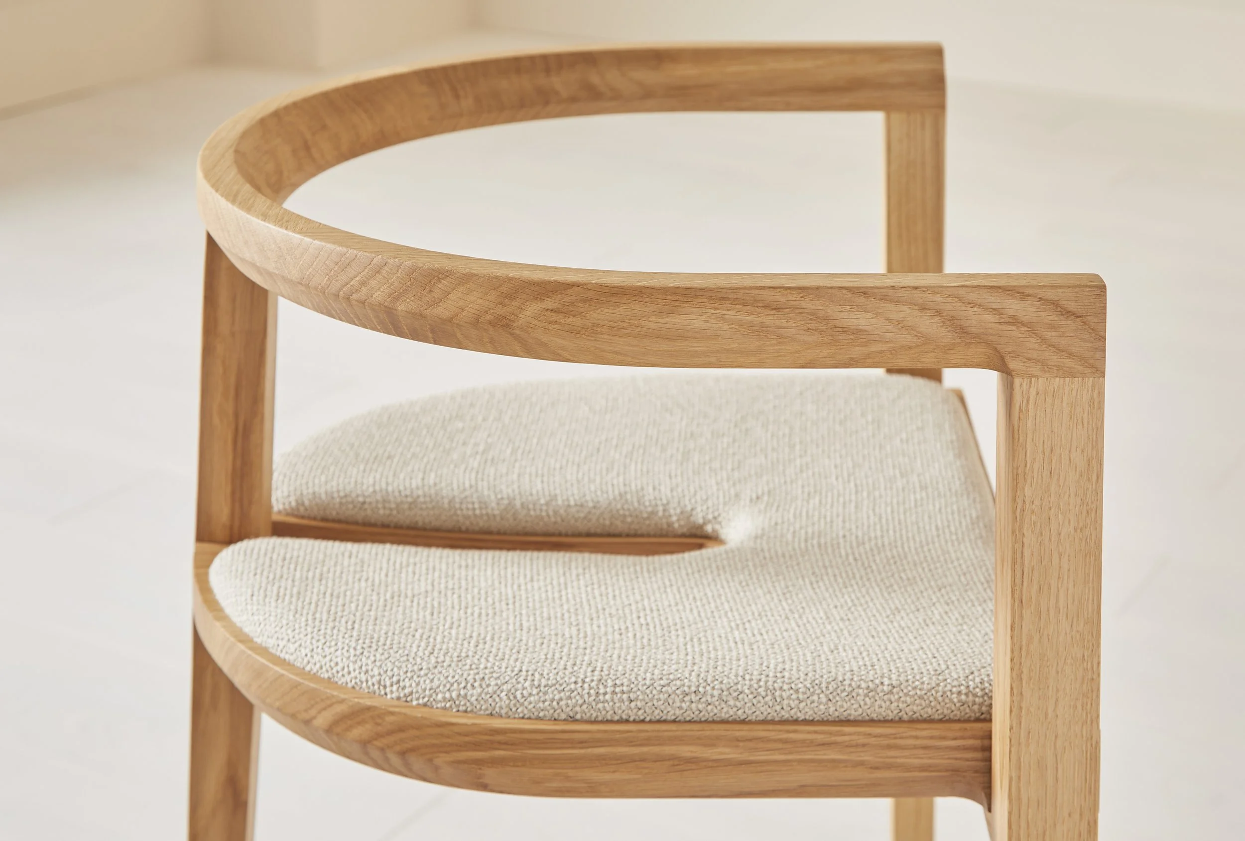 Oak chair 3 leg detail 02.jpg
