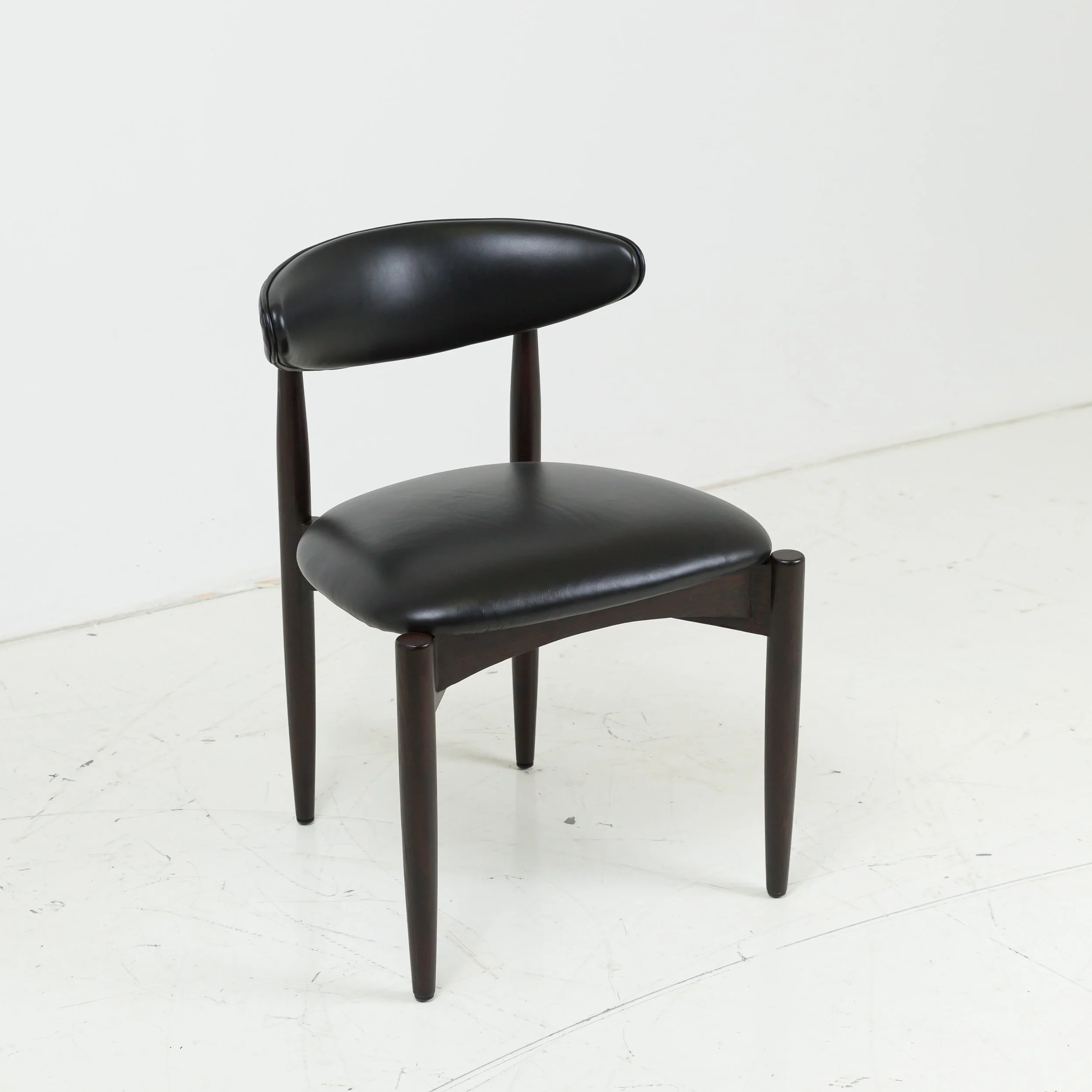 Copenhagen Chair by Pure White Lines