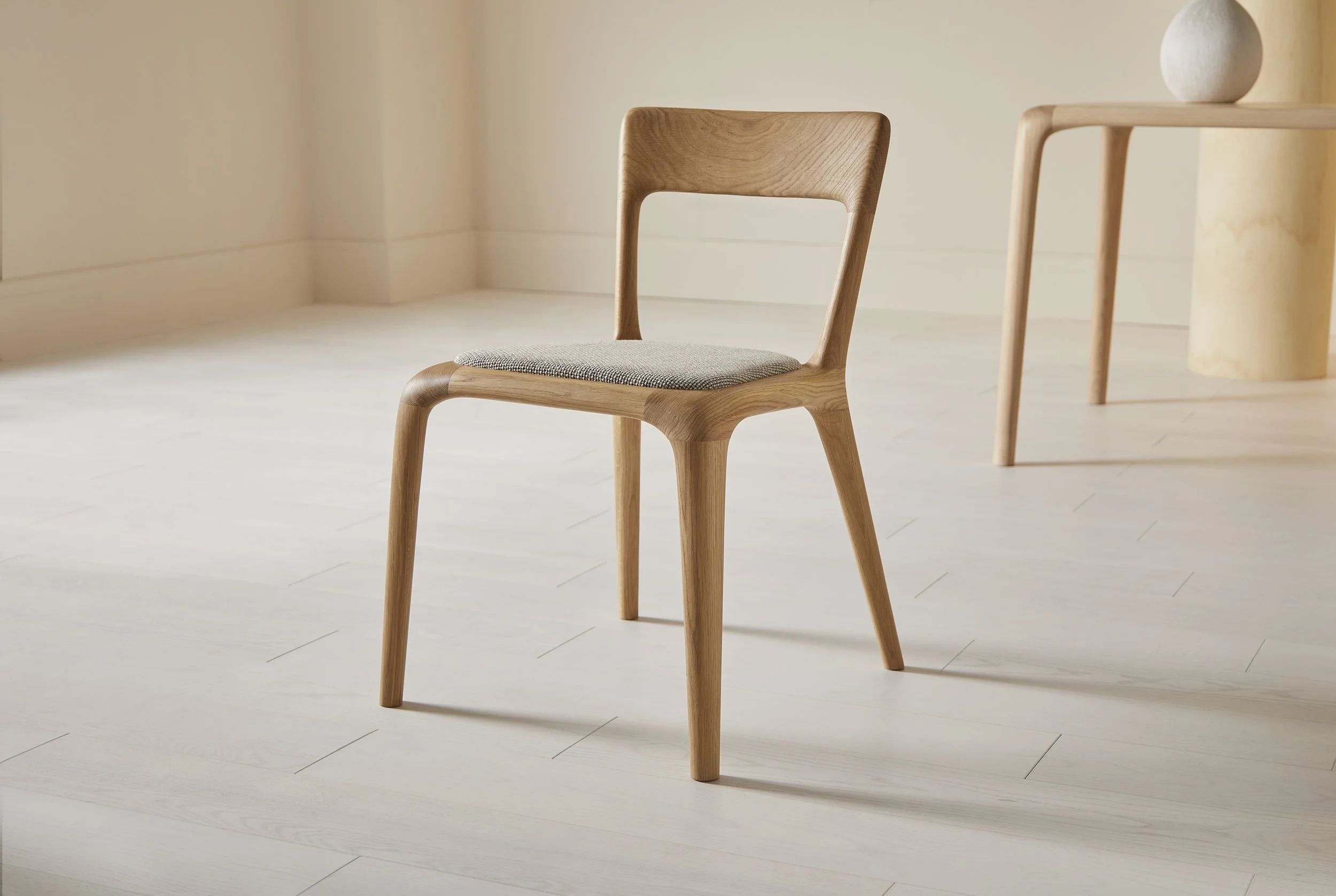 Flow in Oak by Dovetailors