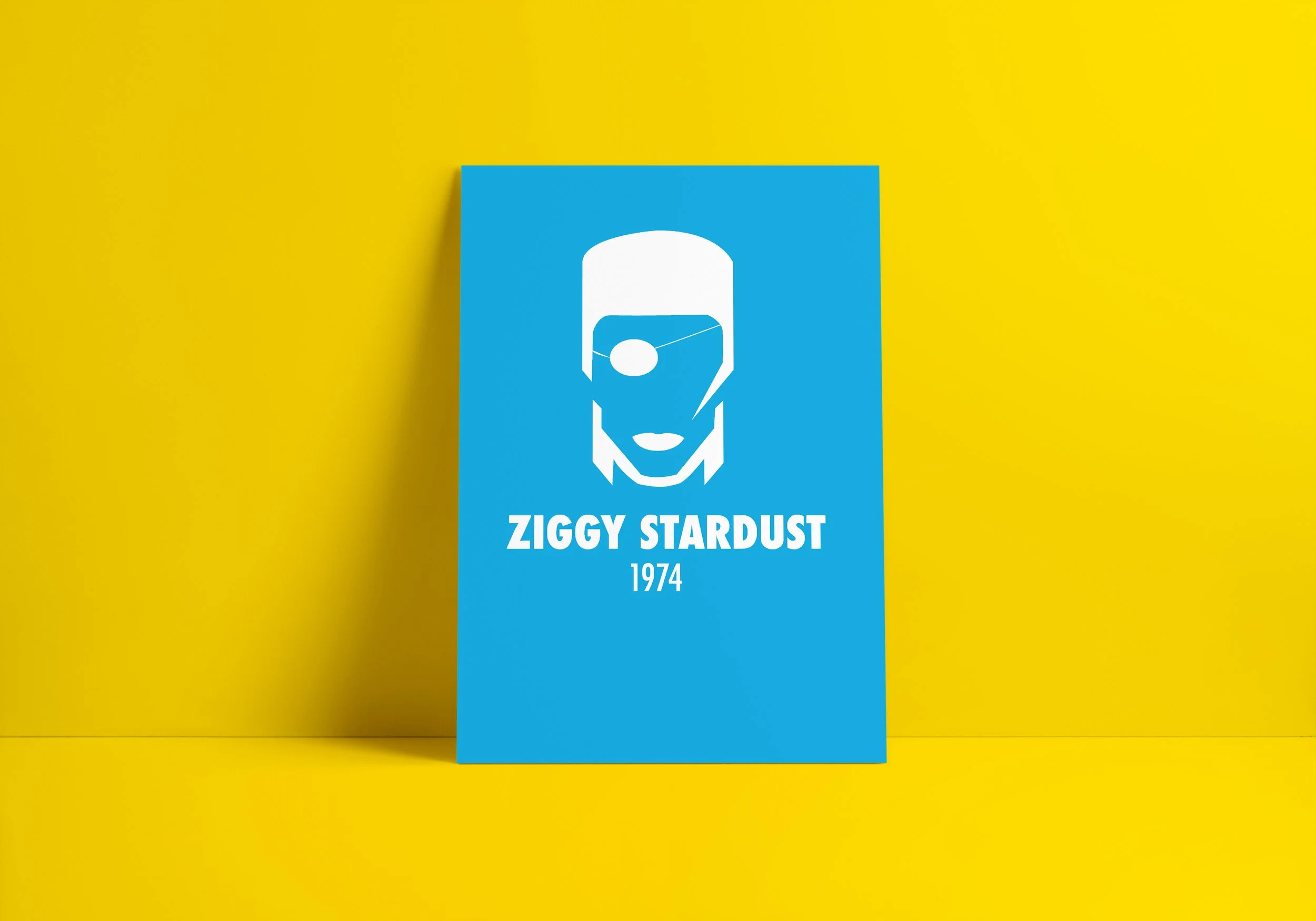 Graphic design. Cronology David Bowie. Blue poster with a stylized robotic face, the text 'Ziggy Stardust 1974' in white, set against a vibrant yellow background.