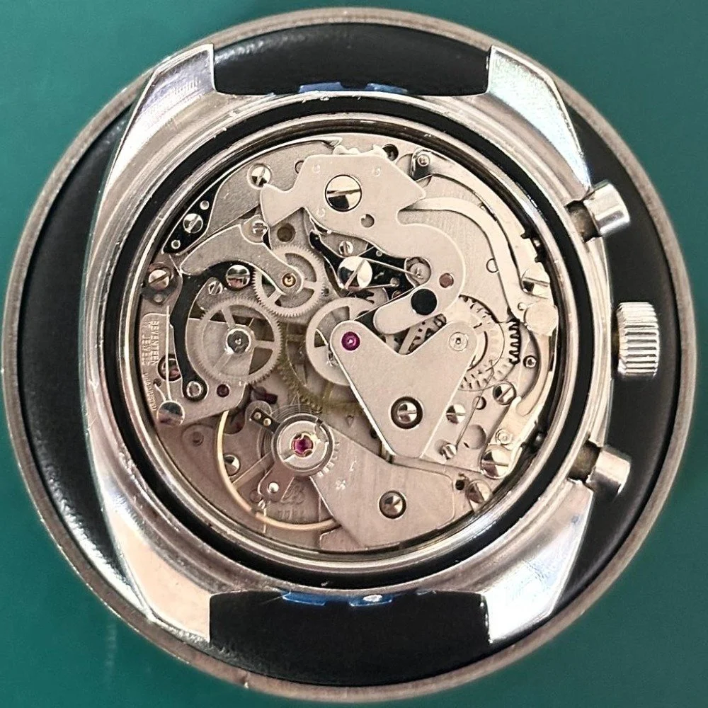 Montres automatiques, mécaniques, chronographes, à quartz, anciennes ou récentes.
