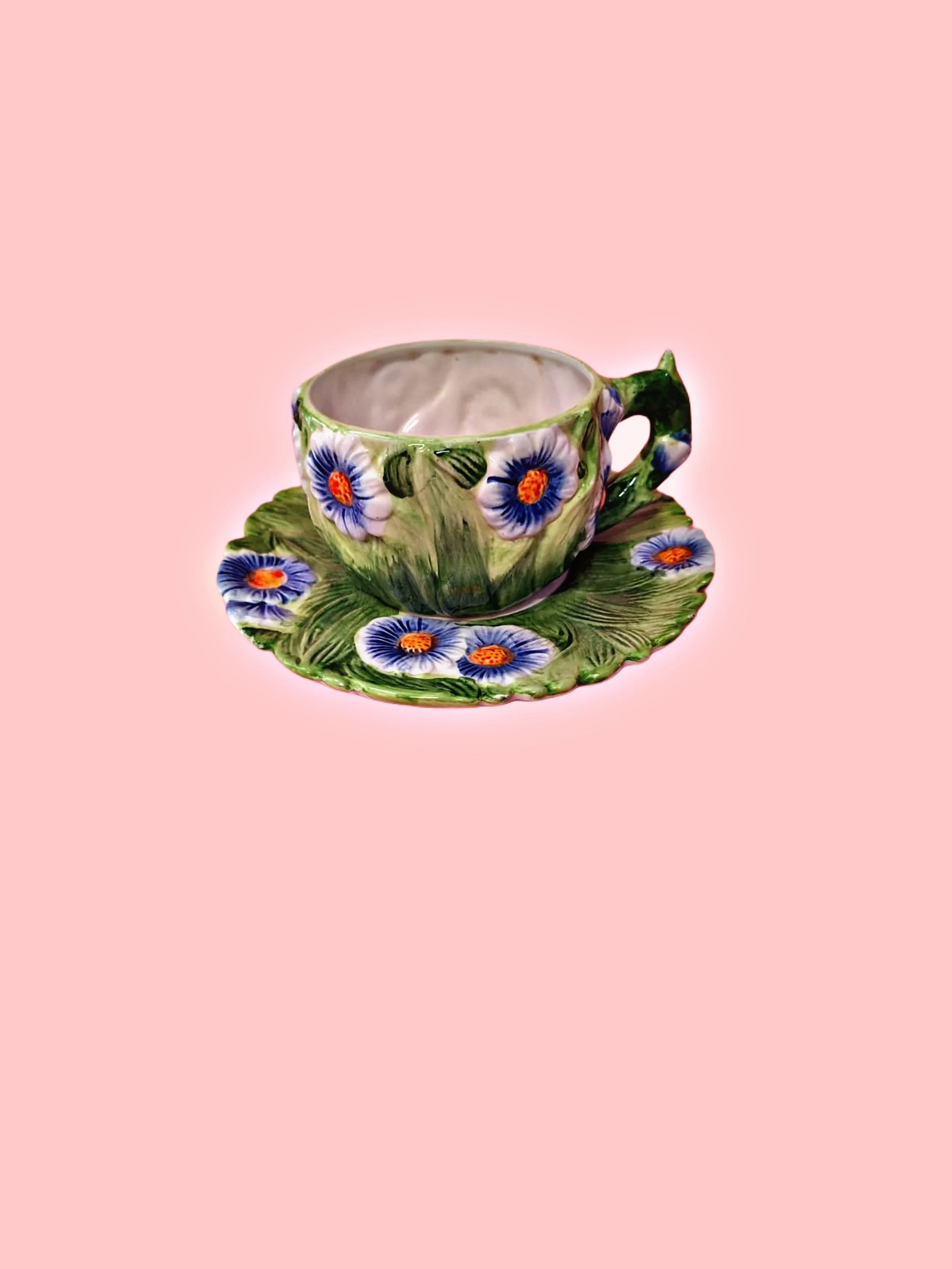 Tazza con Piattino in Ceramica Decorazione Floreale in Rilievo