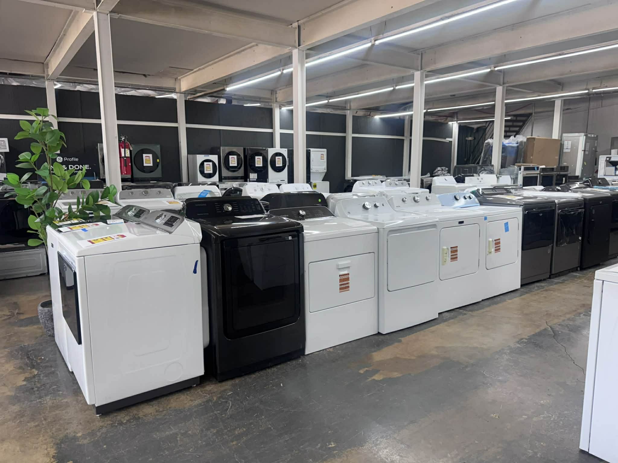 Top load washers and dryers on sale in Huntsville, AL discount appliance outlet. Clearance for open box and scratch and dent washers and dryers