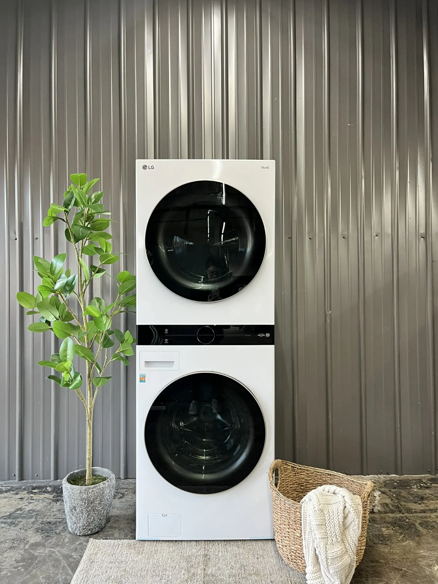 LG WashTower in white on sale at Huntsville, Alabama discount appliance outlet