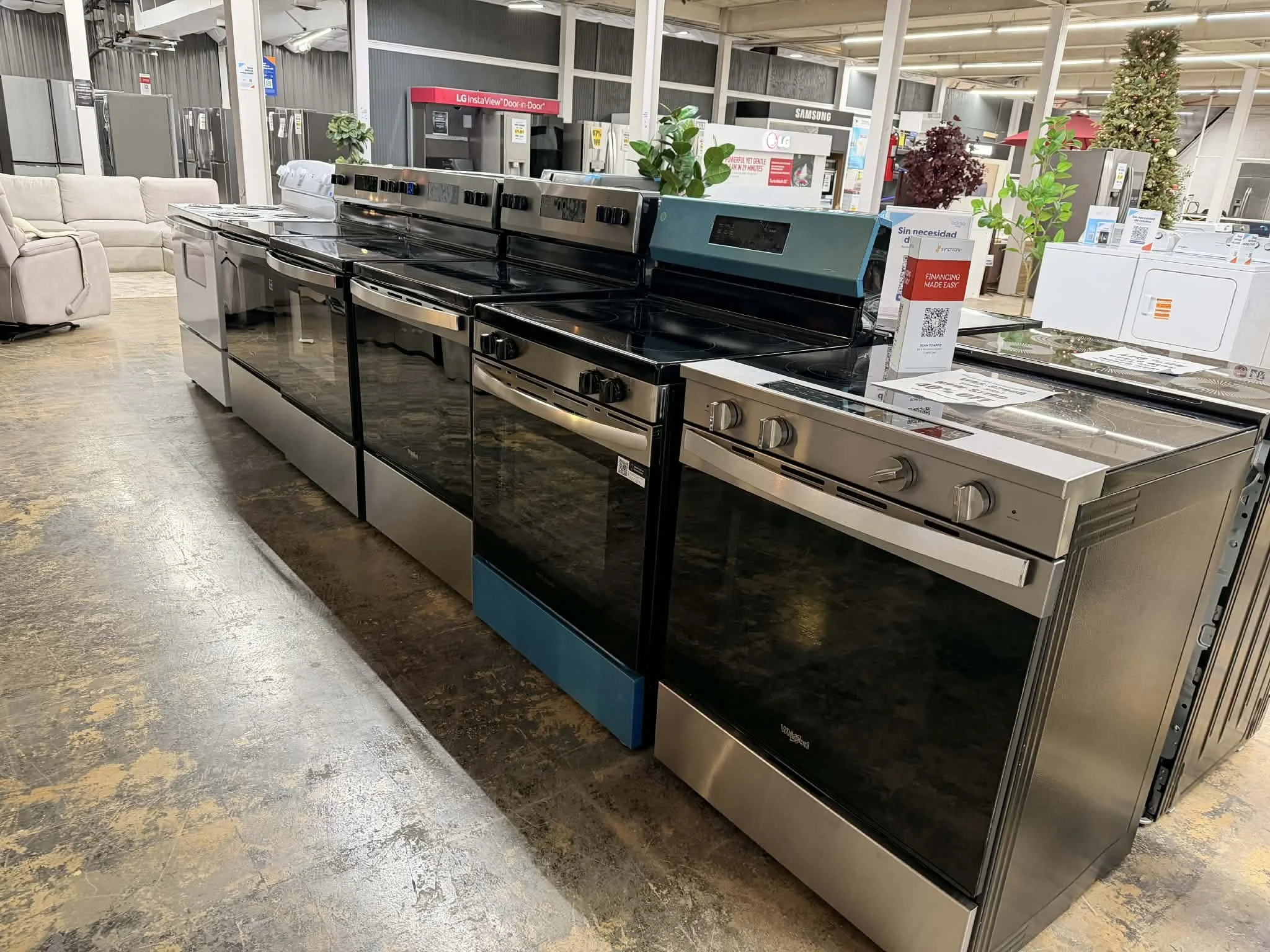 Open box and scratch & dent ovens in Huntsville alabama dicount appliance outlet. A Row of stoves.