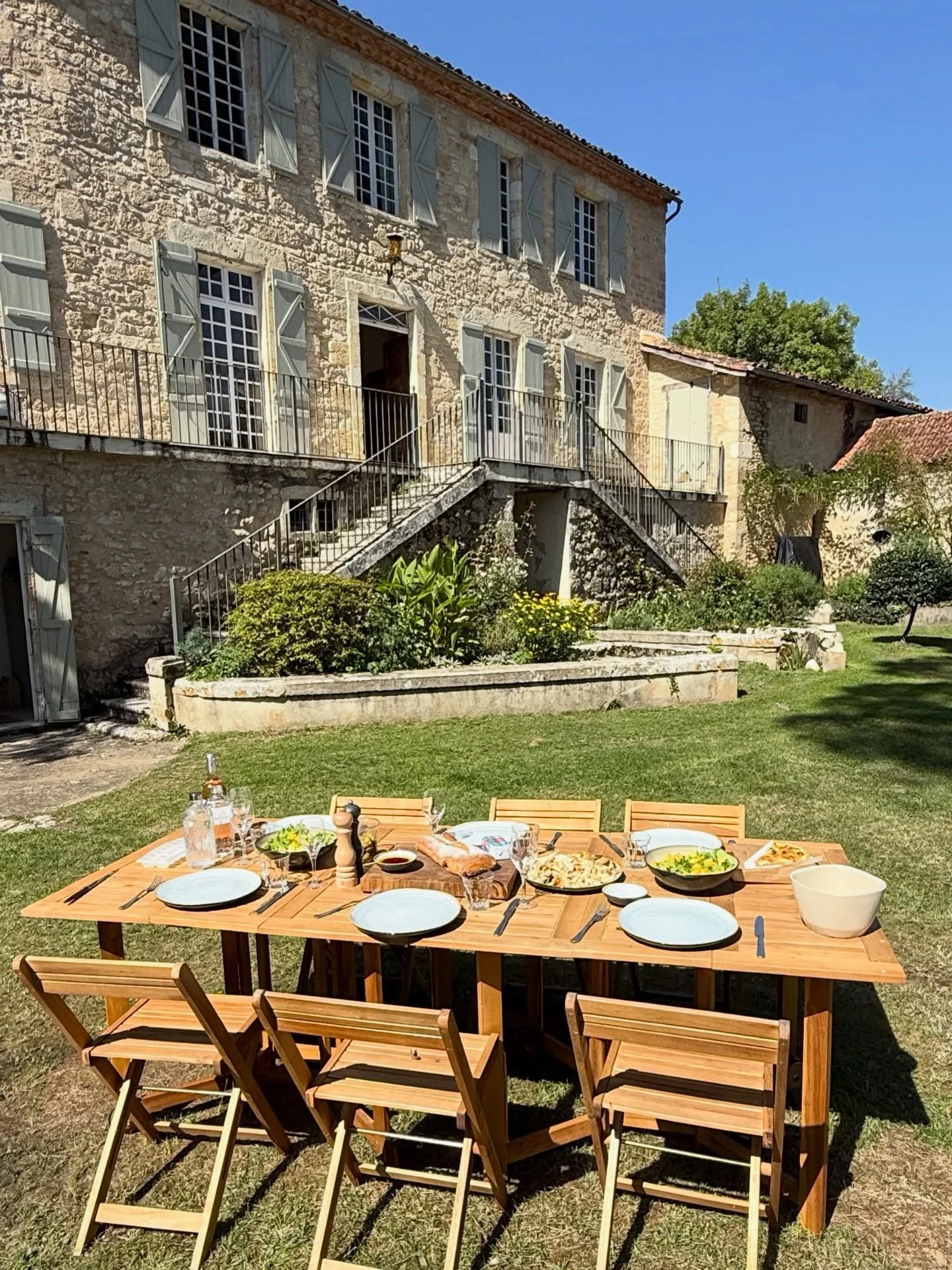 Sunshine ☀️

A table full of healthy picky bits 🫒🥗

Great company

And a relaxed moment to refuel between sessions 💪

That&rsquo;s exactly what our afternoon tea at the Strength Retreat is all about.

Nourishing, delicious, and the perfect pick-me