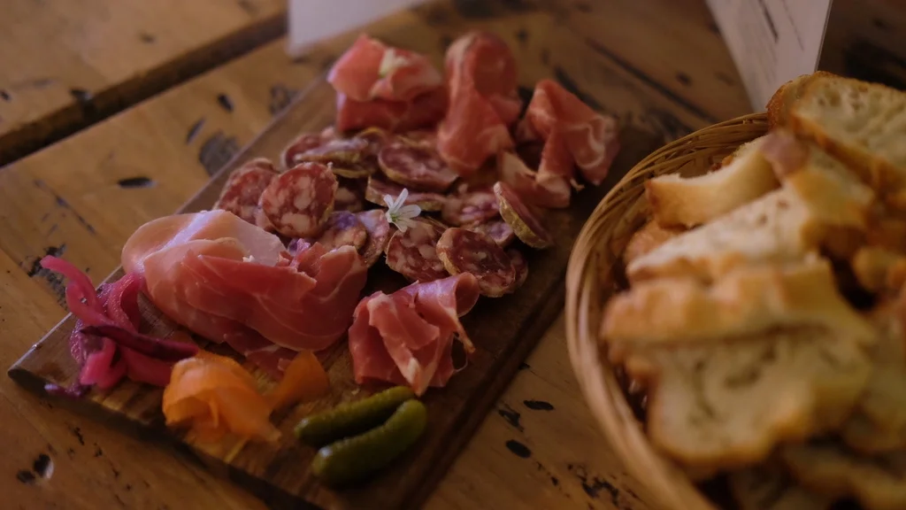 Planche à  partager de charcuterie