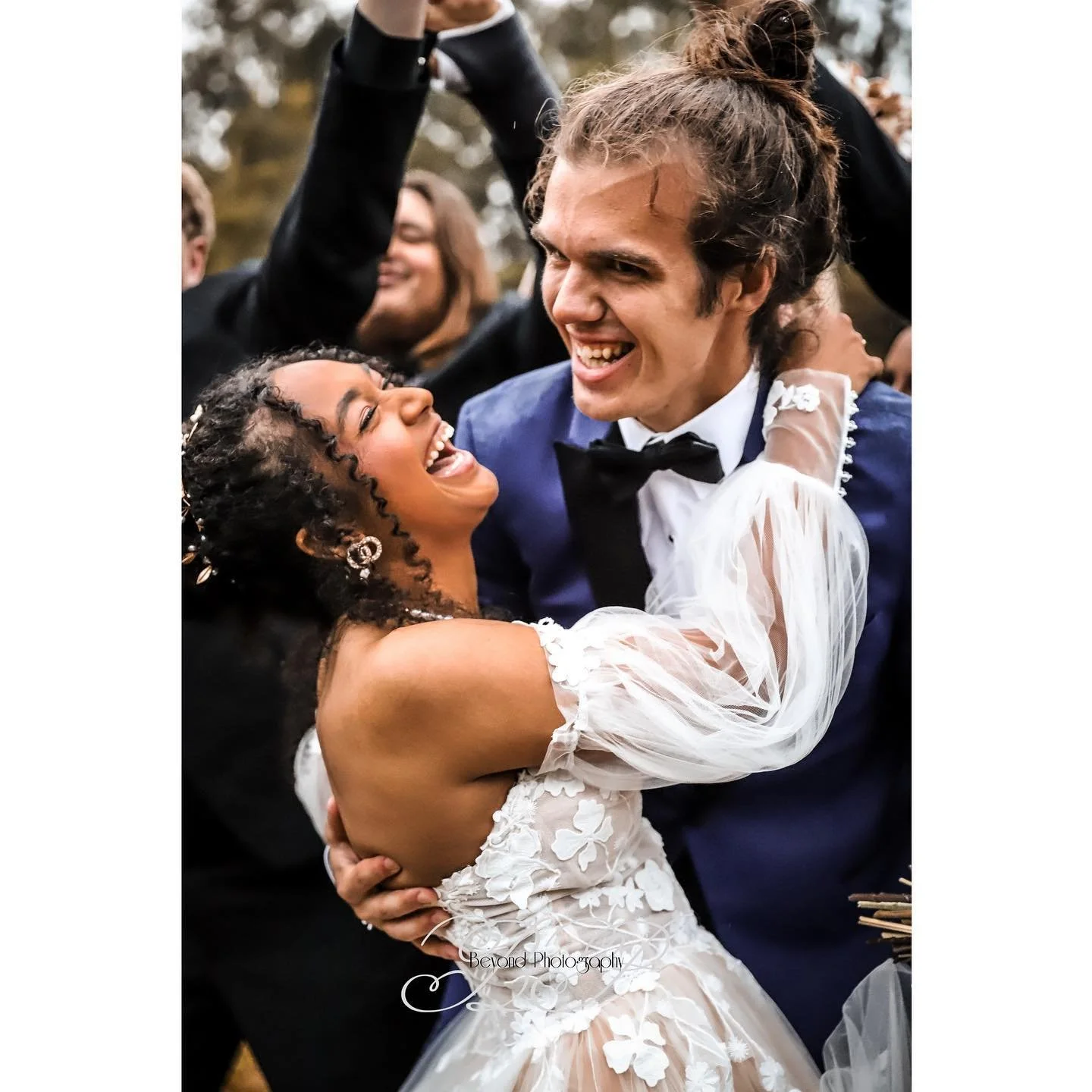 That Friday Feeling 🥂🎉 

We still have a few more availabilities for our fall/winter wedding season! 

I&rsquo;m offering a FREE bridal session to the next Bride who books! 🫶🏼

Enjoy your weekend my darlings!