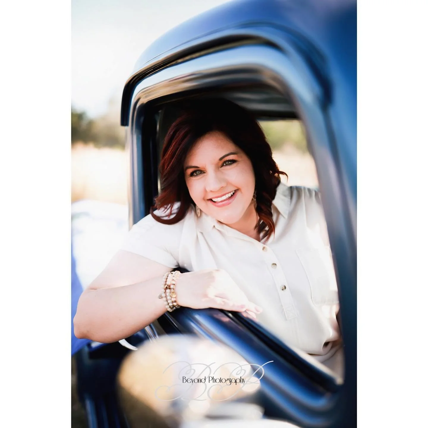 Red hair, White dress, Blue truck&mdash; next stop, Miss America pageant. ❤️🤍💙