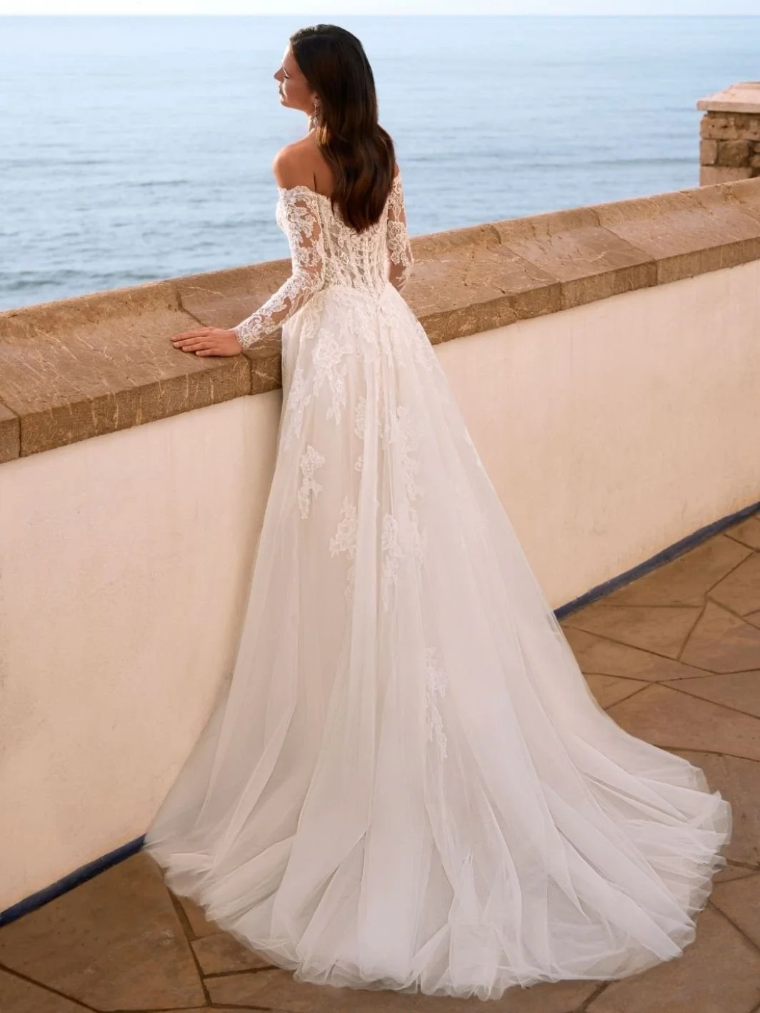 27_Love_Web_FAIZA_Look_Bac_1064_1418_80_s_c1.jpg