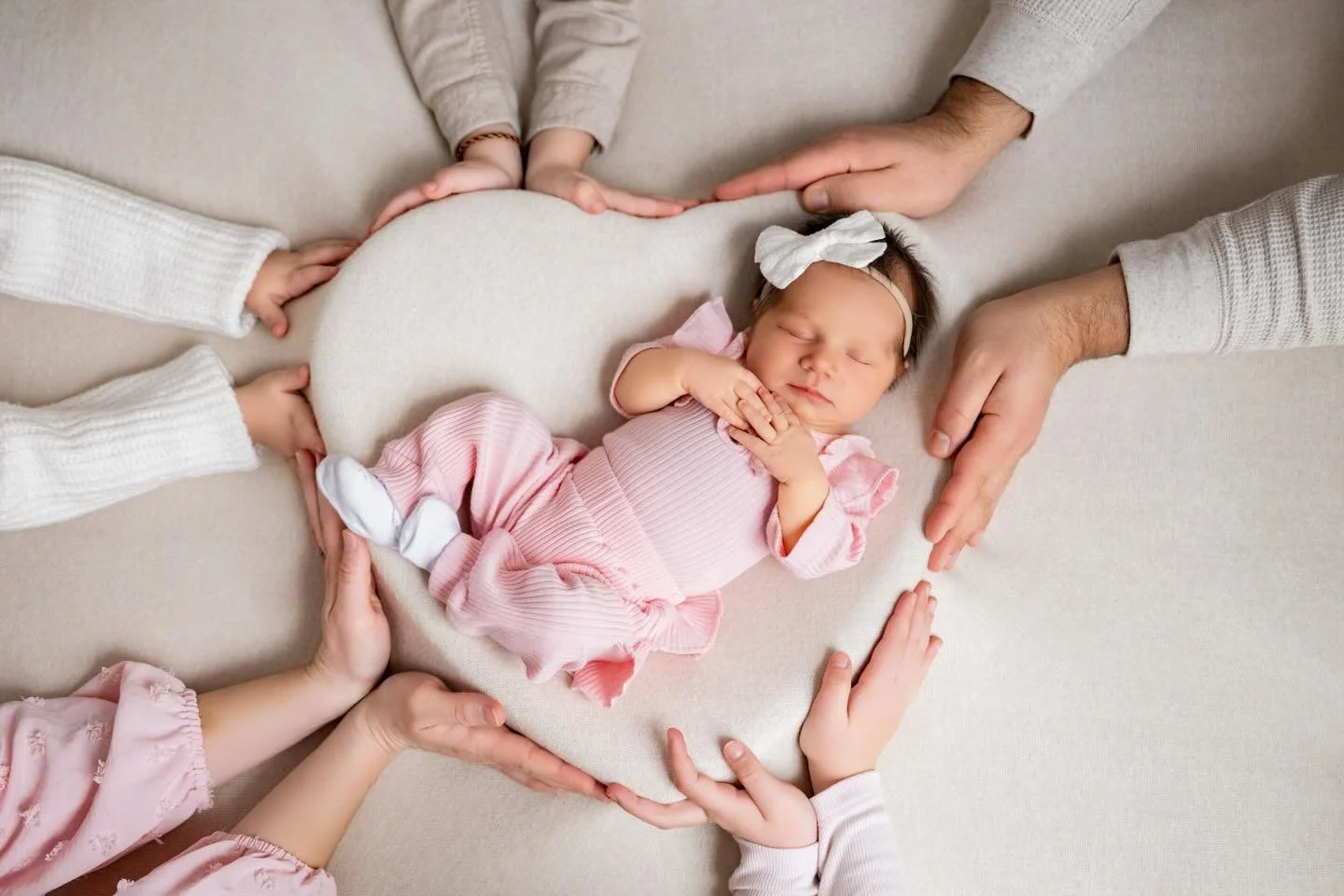 This Valentine&rsquo;s season has truly inspired me, and I can&rsquo;t get enough of incorporating hearts into my newborn photography! ❤️ There&rsquo;s something incredibly special about capturing the pure essence of love that surrounds a new family 