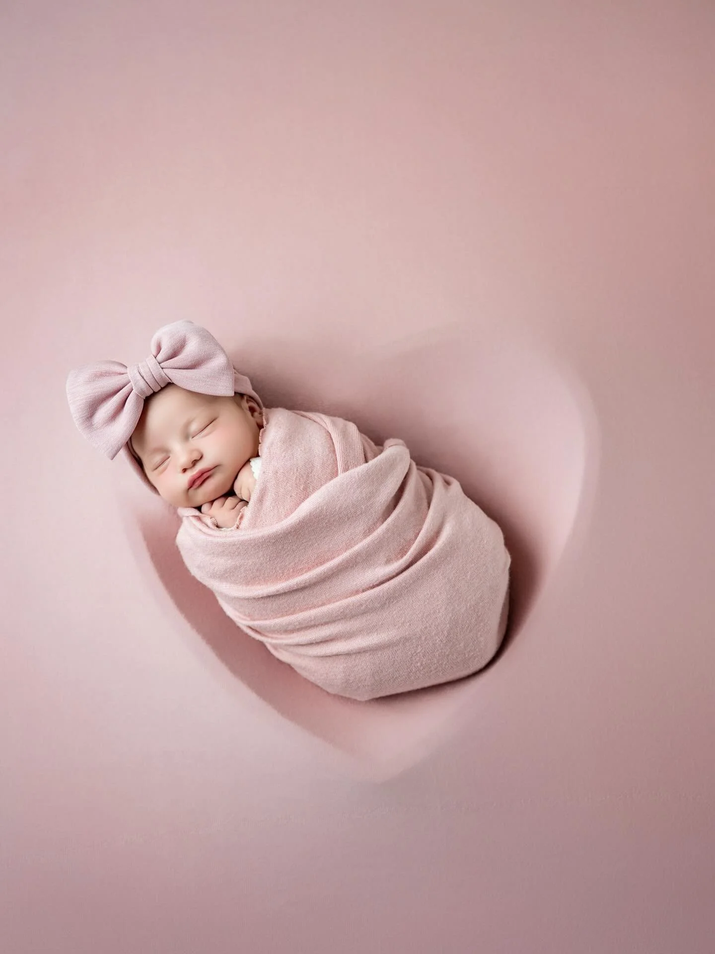 Oh my goodness! Look at this cutie! Maevery is adorable from her name to her toes. 

📸 @wildivystudiollc
@_hazestudio