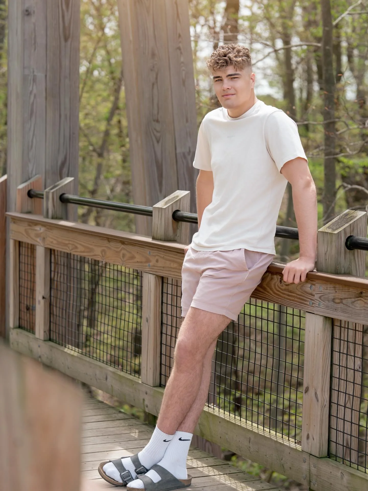 Senior 2025 looking this good in the middle of the day? Say less.

Proof that you don&rsquo;t need &ldquo;perfect&rdquo; golden hour lighting to get photos you love. Sometimes the best moments happen right in the middle of a busy day, and they still 