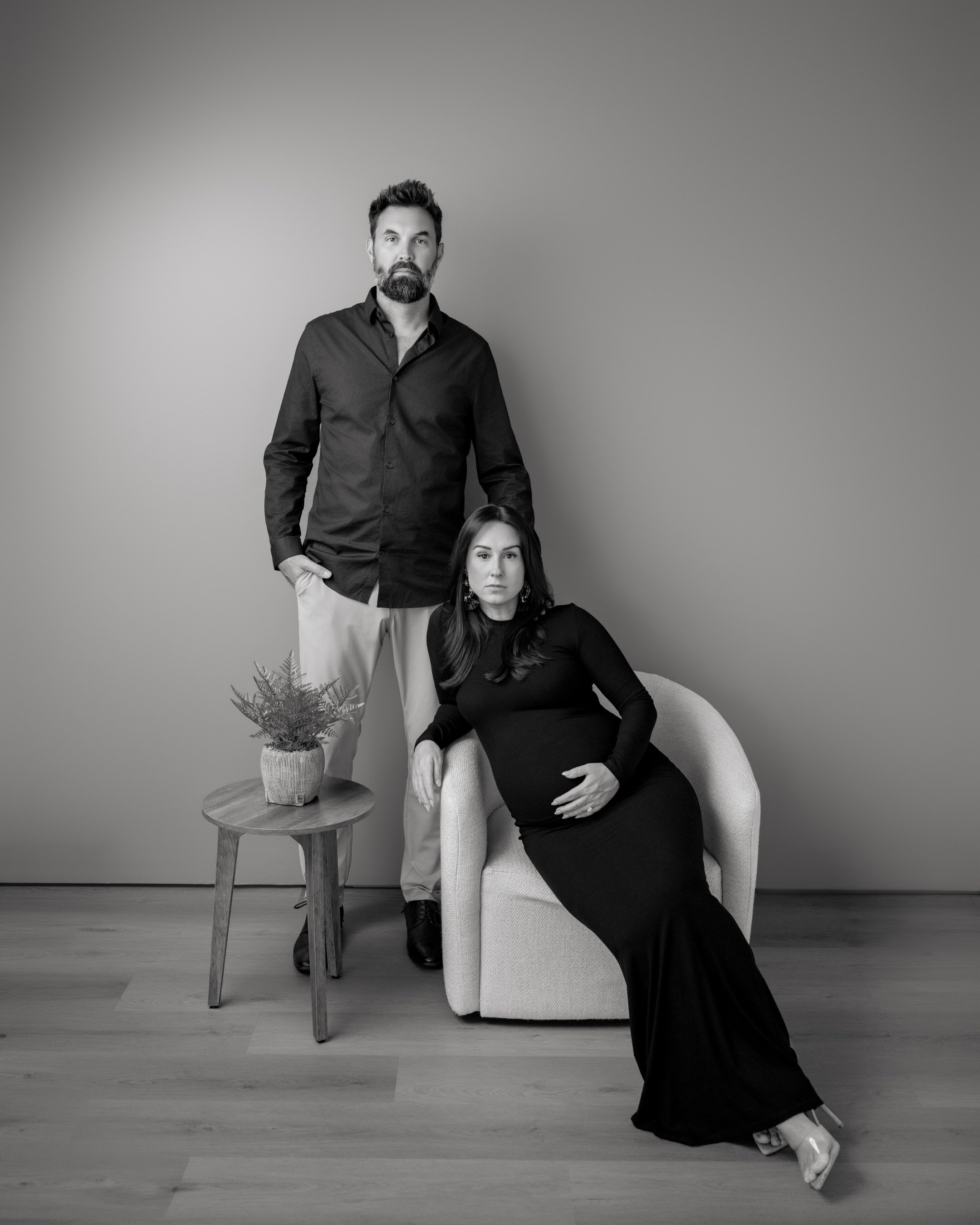 The best of both worlds. 🤍

We started this maternity session in the studio, where I got the chance to play with a more editorial style, and WOW. These turned out absolutely stunning.

Then we headed outside for a completely different feel with flow