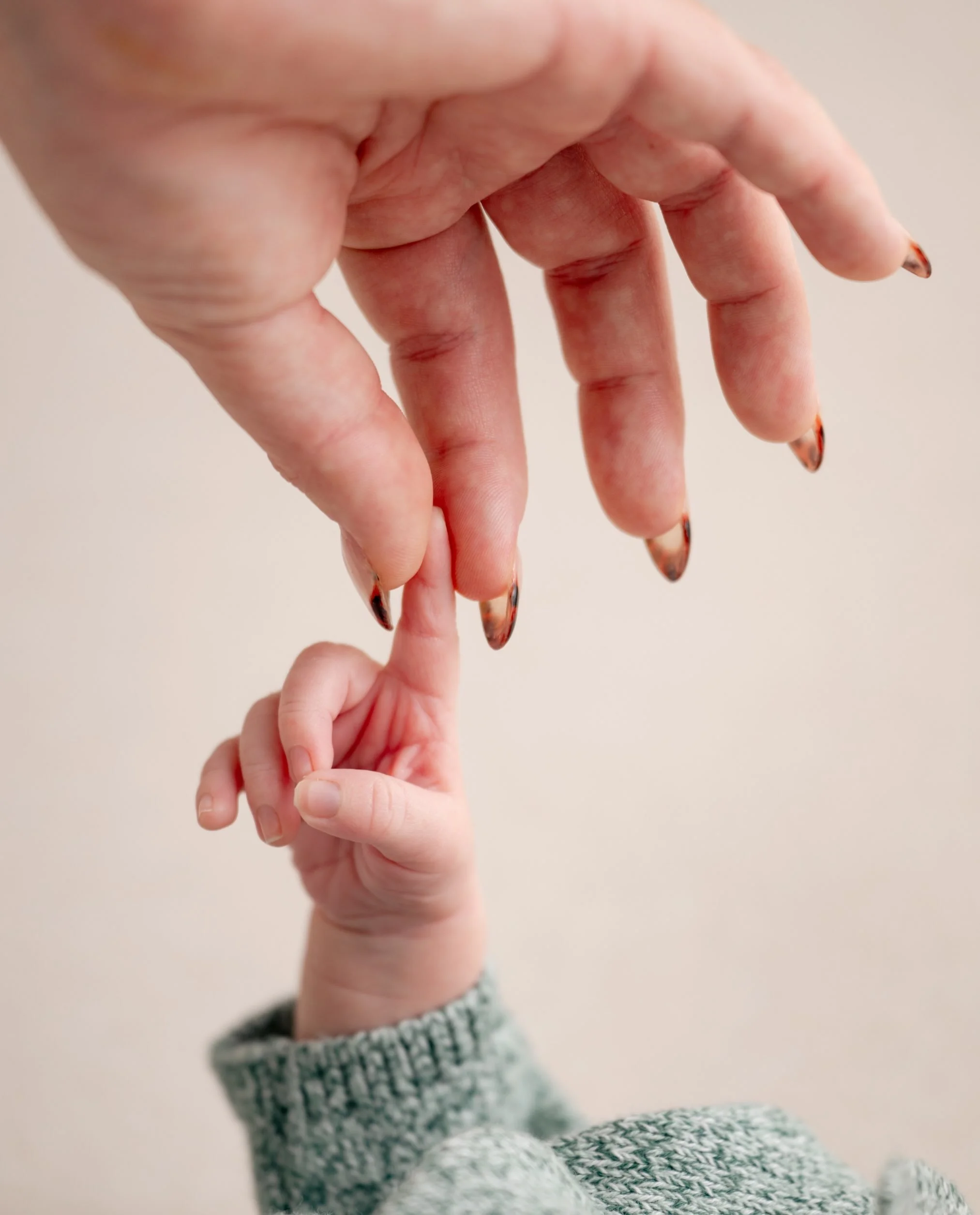 It&rsquo;s all about the details! 🏈

Tiny fingers, sweet little toes, and that newborn fuzz you just want to remember forever. This little guy&rsquo;s session was full of the small things that grow up way too fast.

And of course, he had to show off