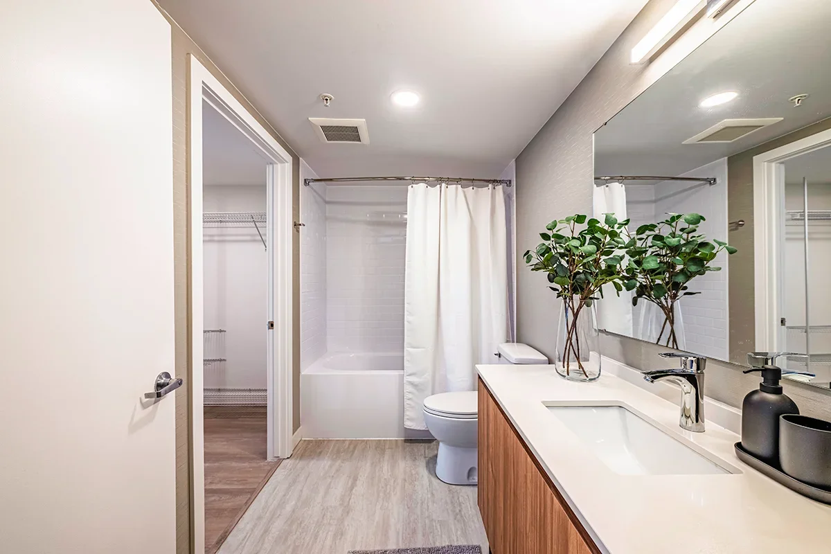 Resia_interior_bathroom.webp