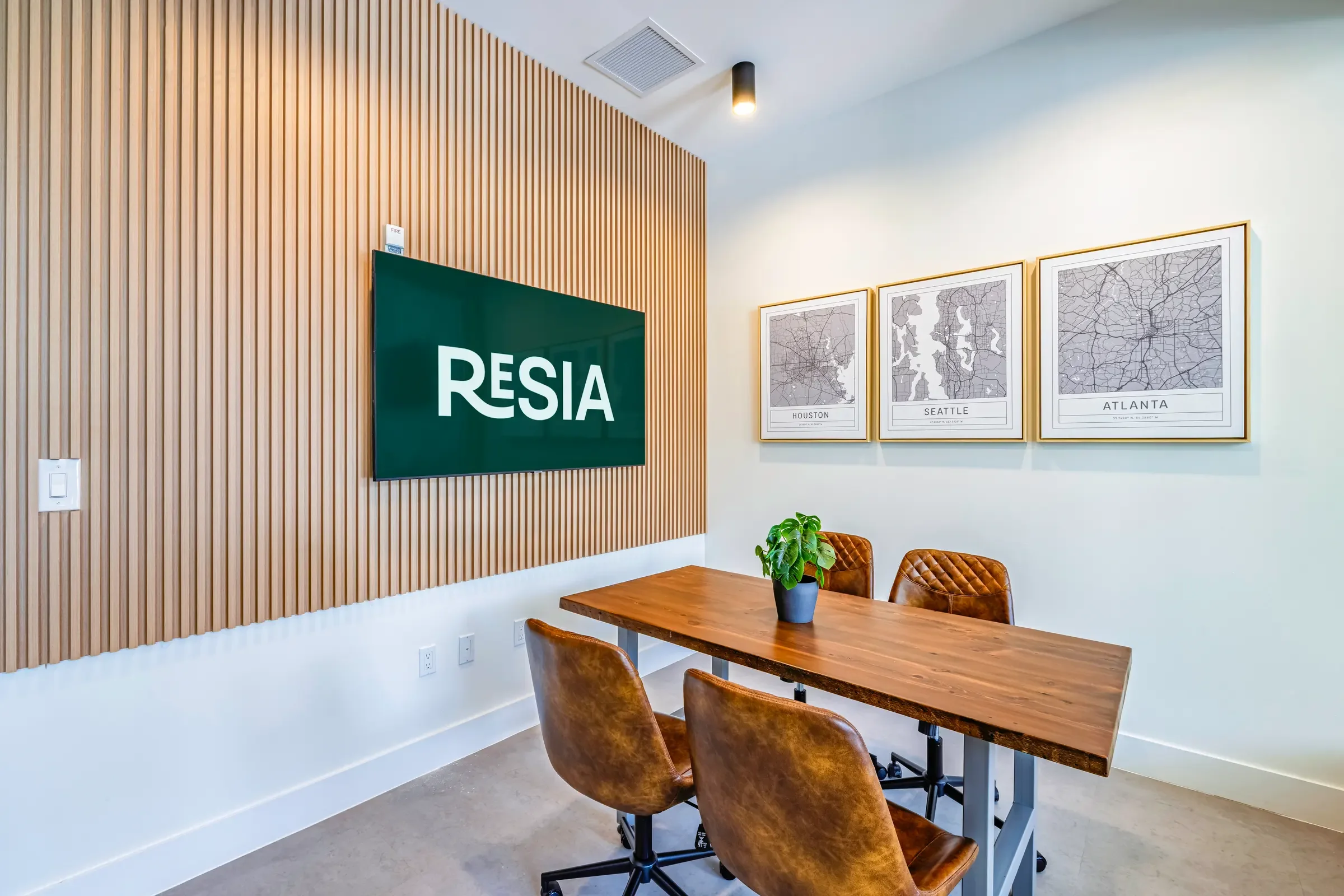 Resia_study.webp