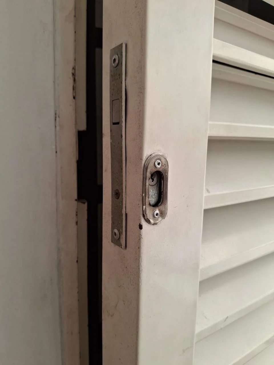 Instalación de cerradura seguridad