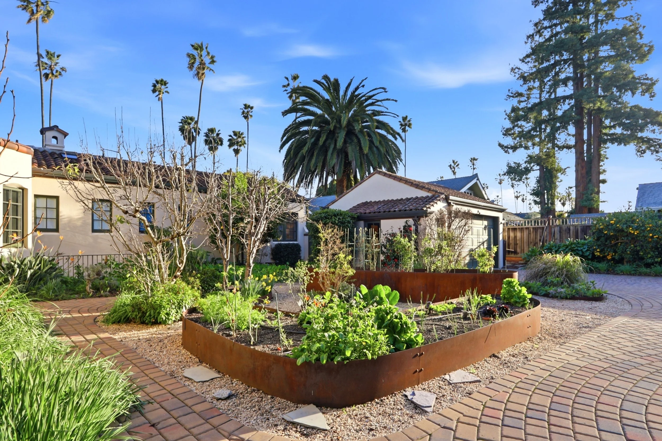 Rolled steel raised garden beds offer farm to table living in your own backyard.
