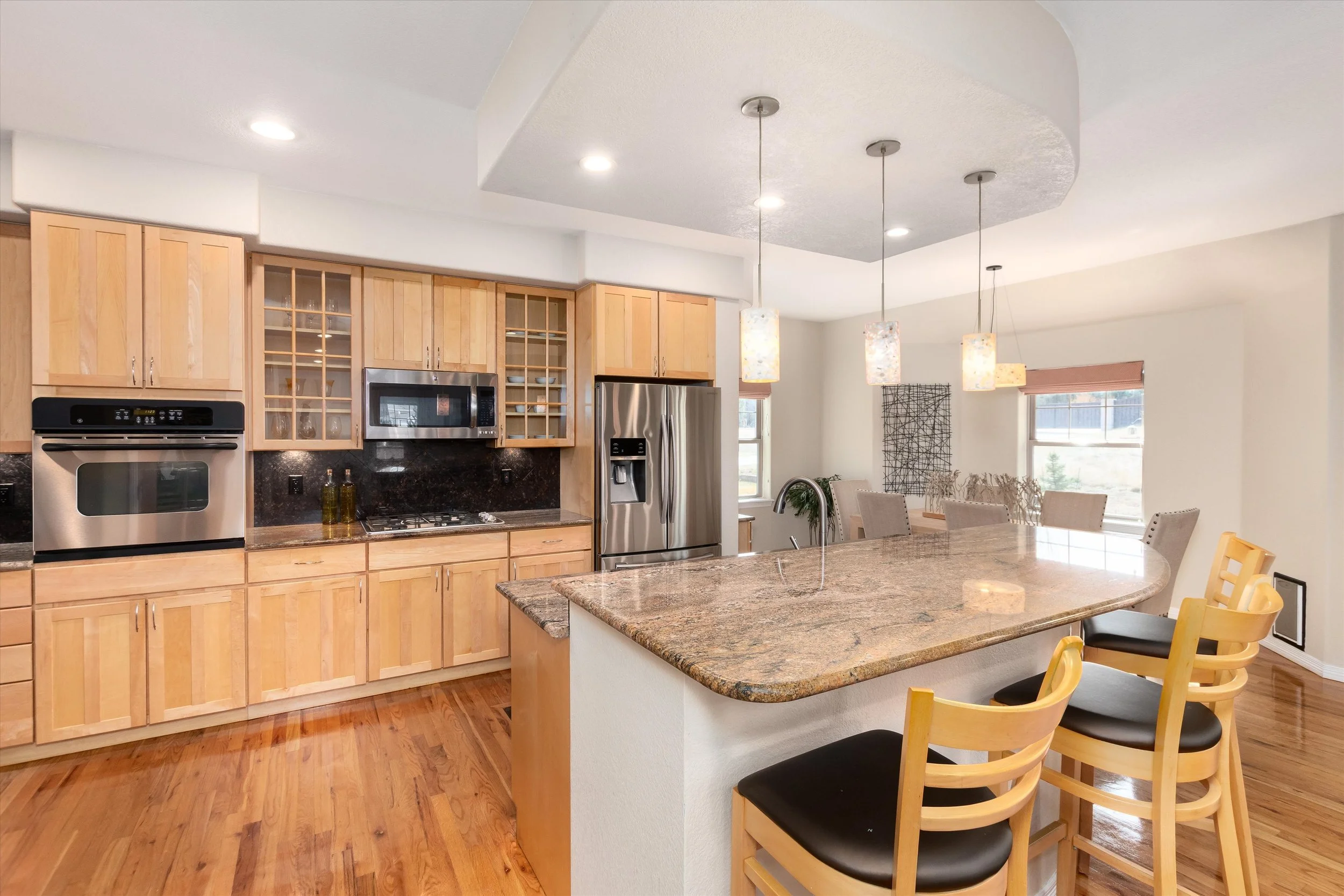 029-Kitchen & Breakfast Bar.jpg