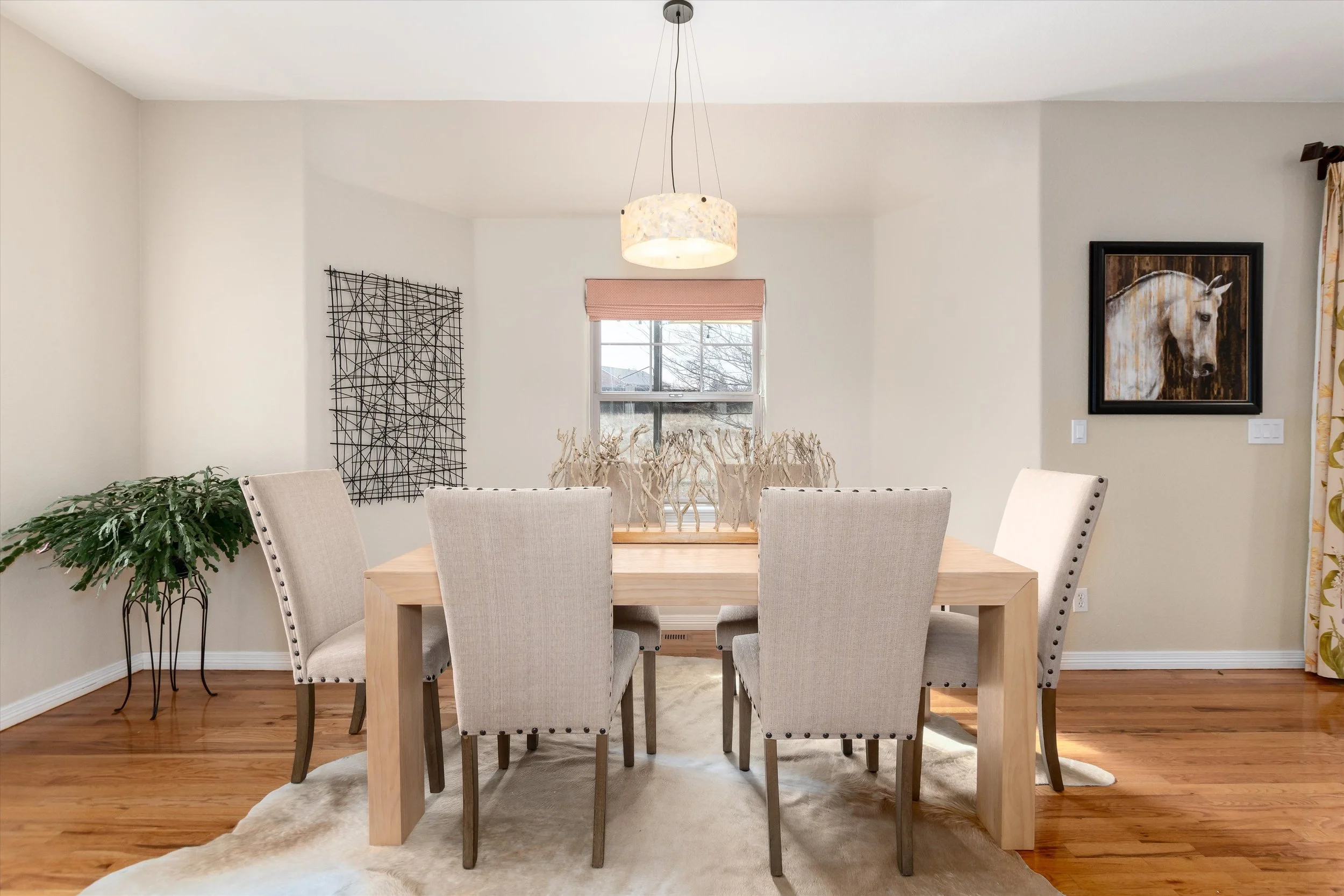 033-Breakfast Area.jpg