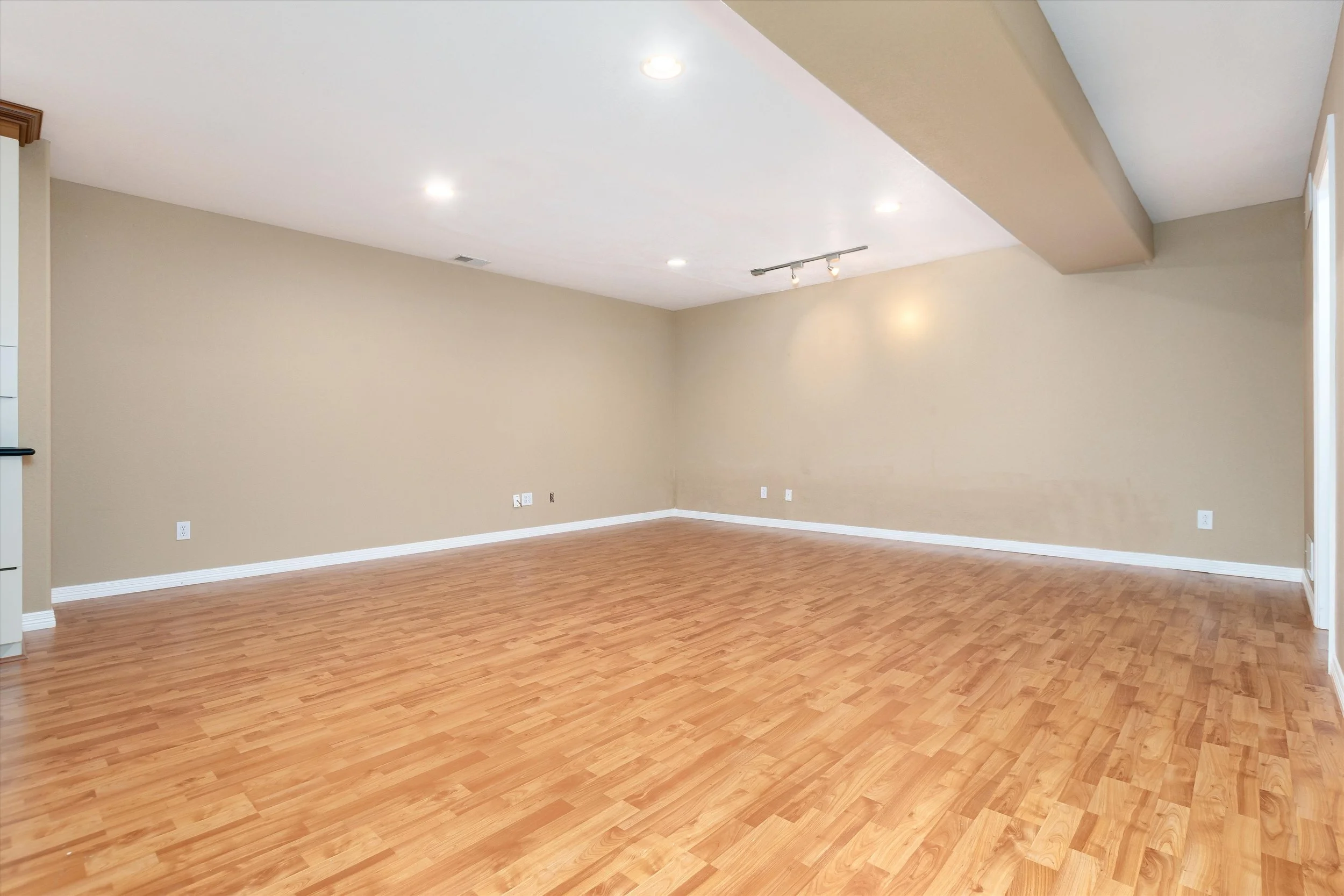 059-Entertainment Room.jpg