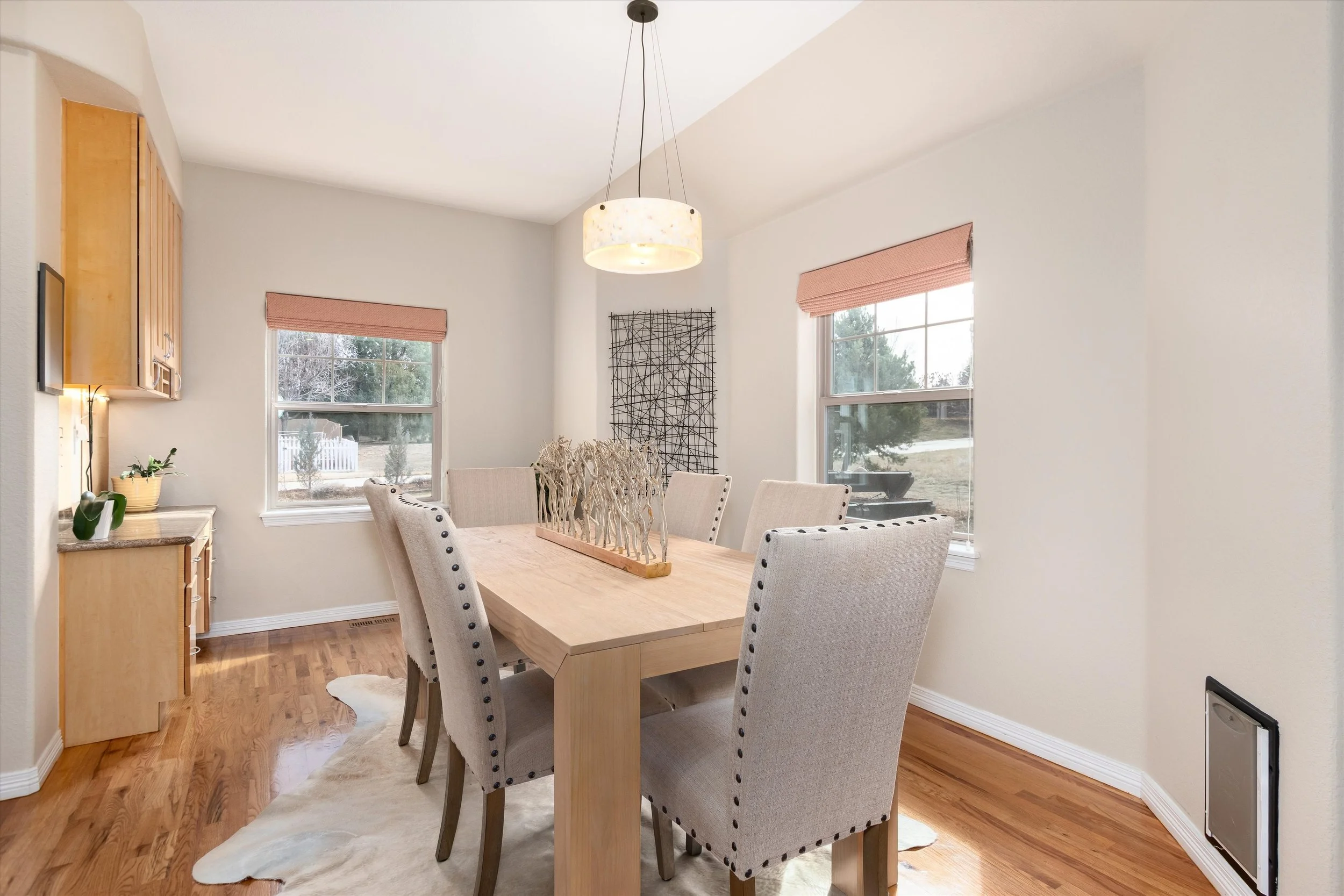 032-Breakfast Area.jpg