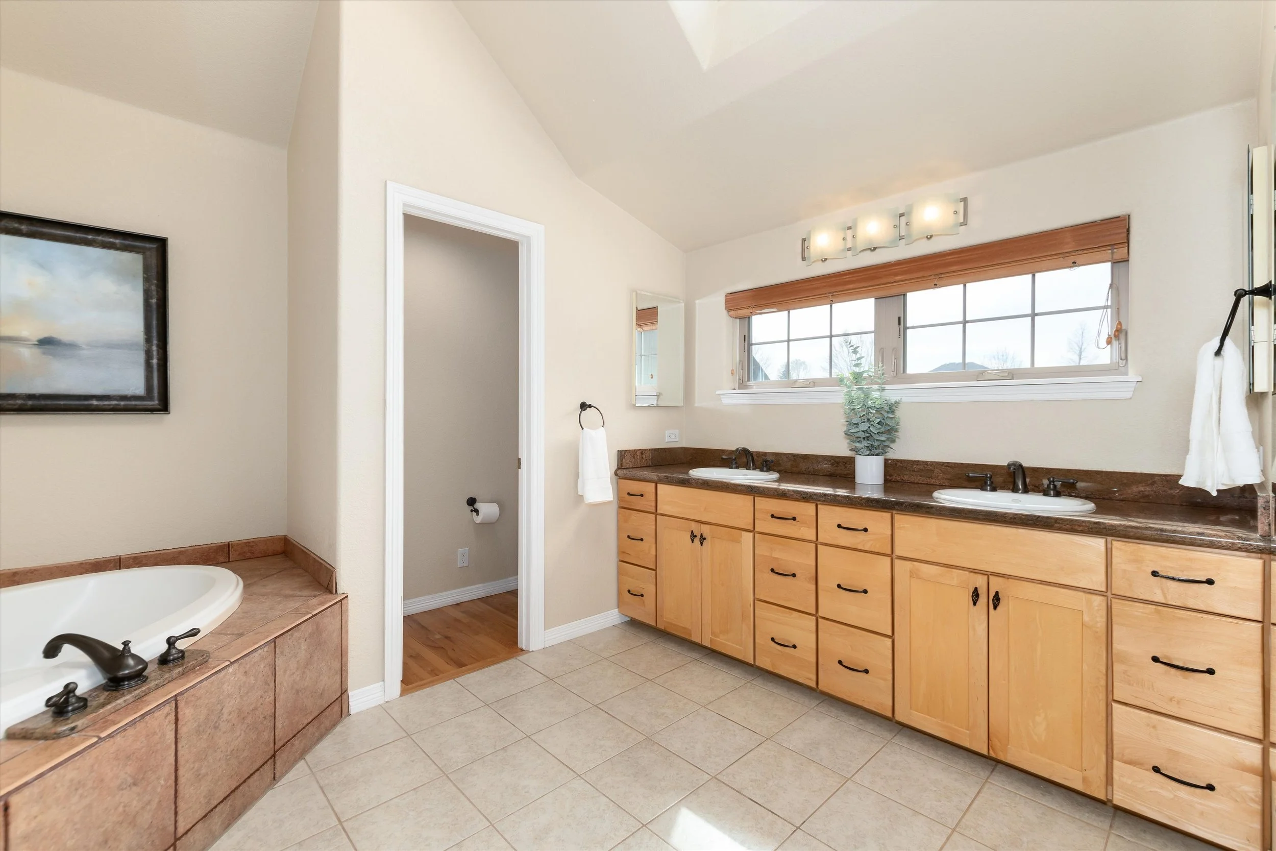 049-Primary Bathroom.jpg