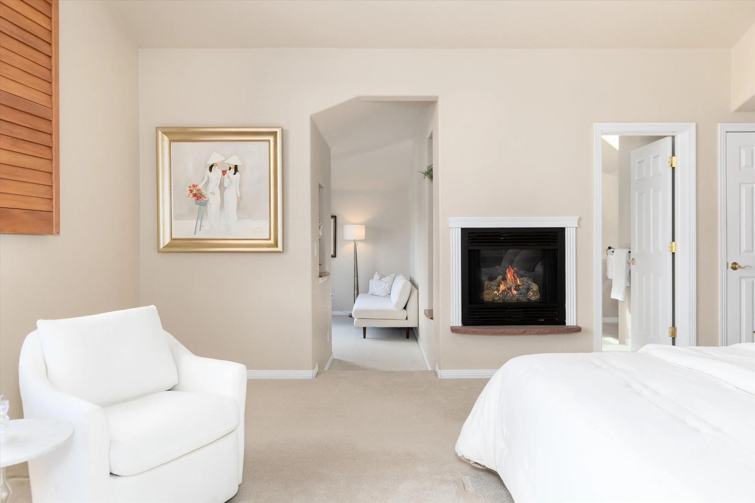 047-Primary Bedroom.jpg