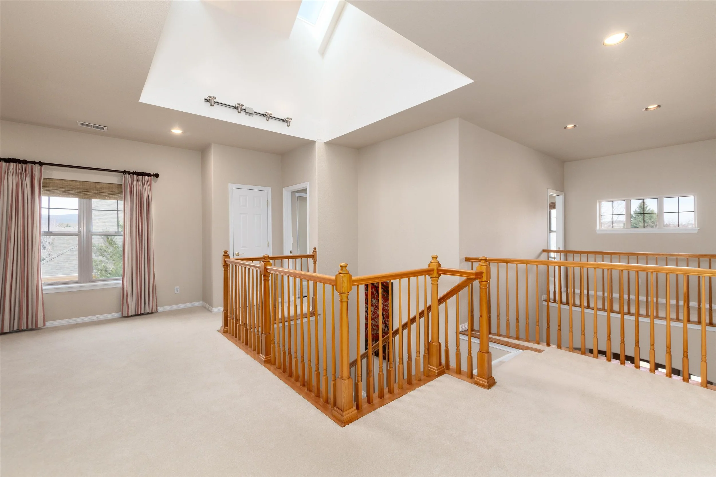 042-Upstairs Loft.jpg