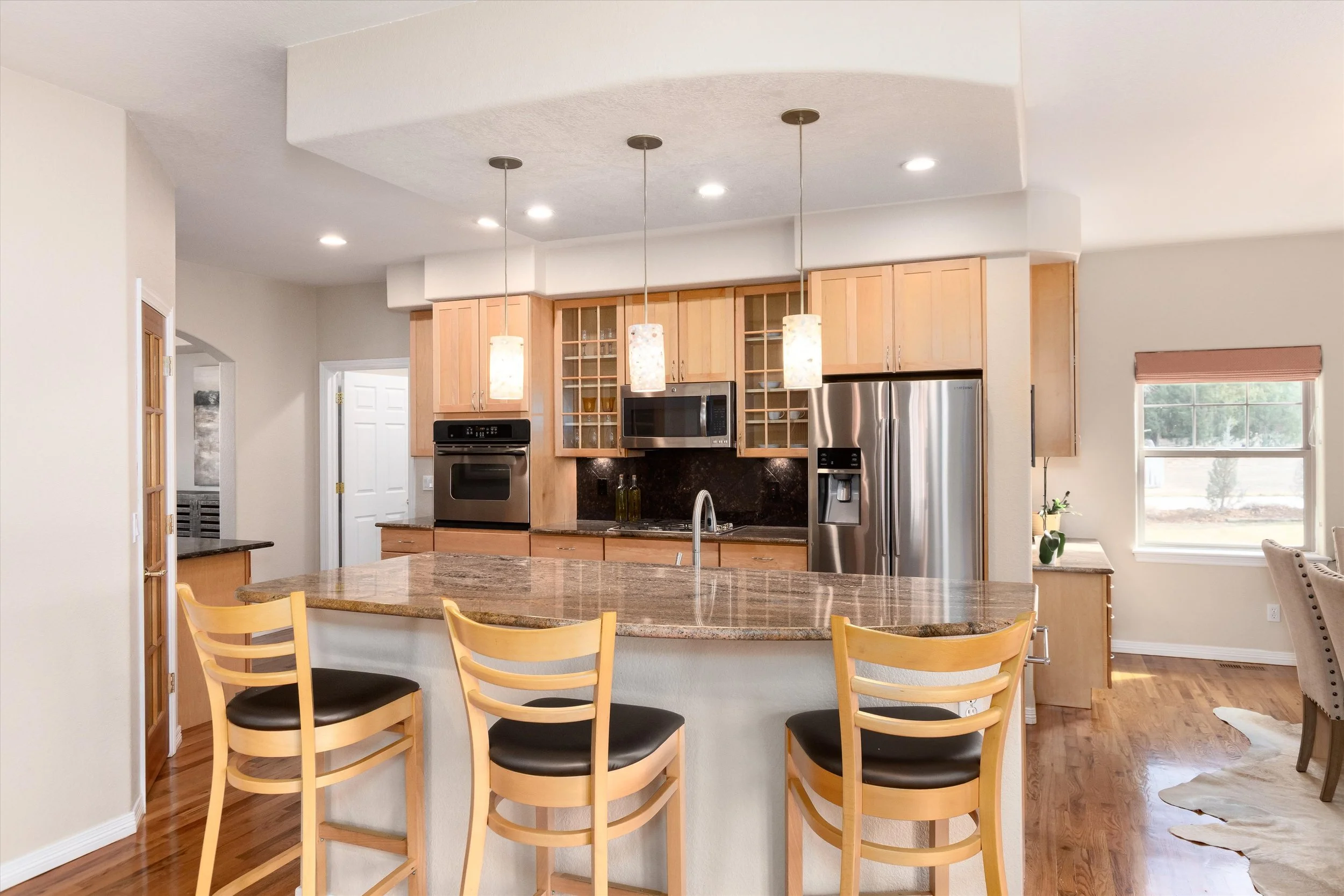 028-Kitchen & Breakfast Bar.jpg