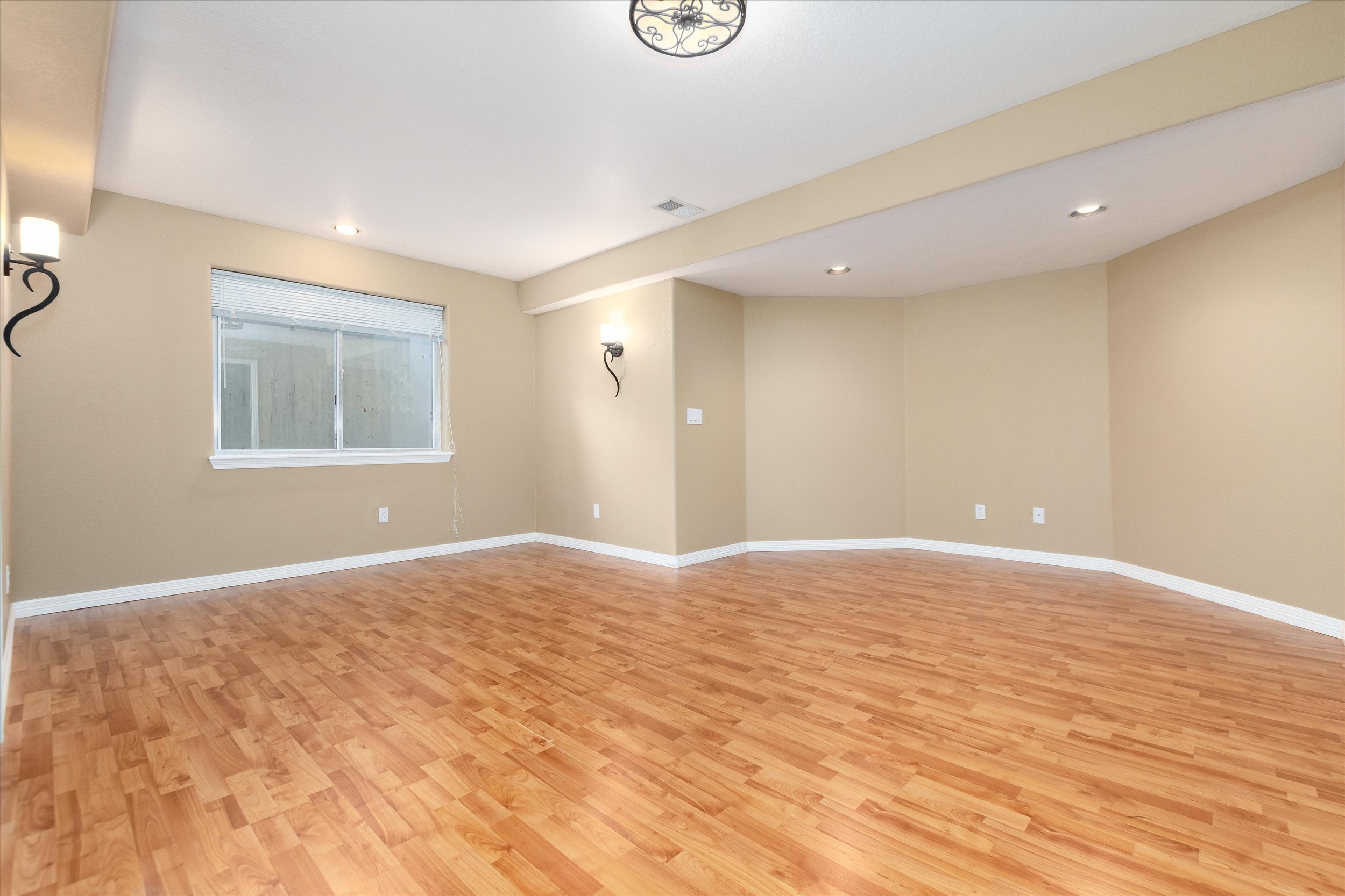 061-Entertainment Room.jpg