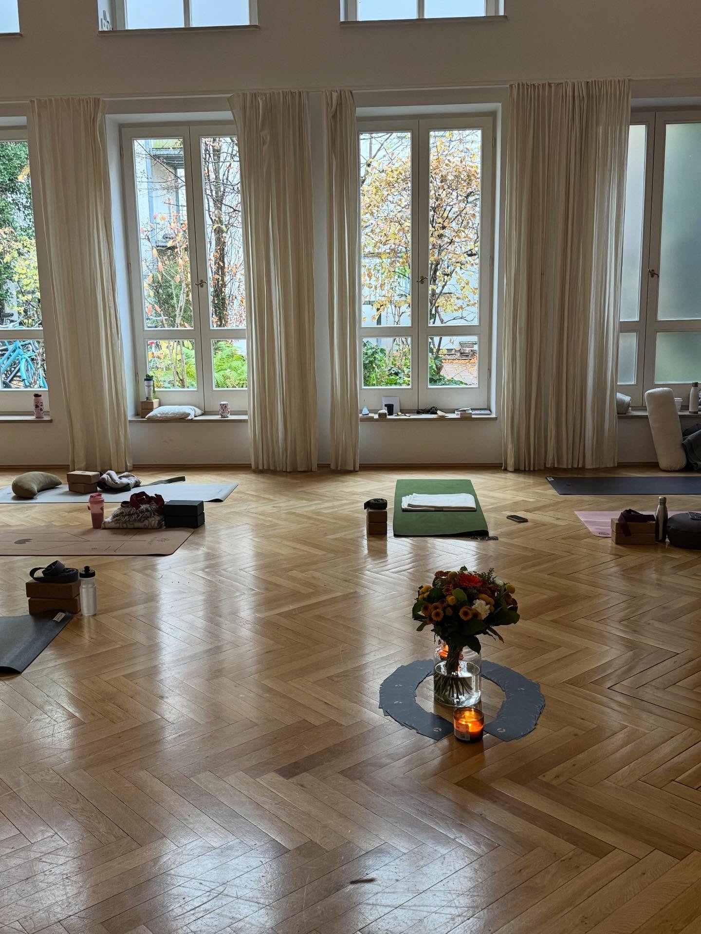 ✨ Was Mindful Flow f&uuml;r dich tun kann ✨

Mindful Flow ist f&uuml;r mich viel mehr als Bewegung.

Es ist ein Moment, um wieder bei dir selbst anzukommen.

Mindful Flow kann dir helfen&hellip;

🤍 den Kopf leiser werden zu lassen
🤍 Stress abzubaue