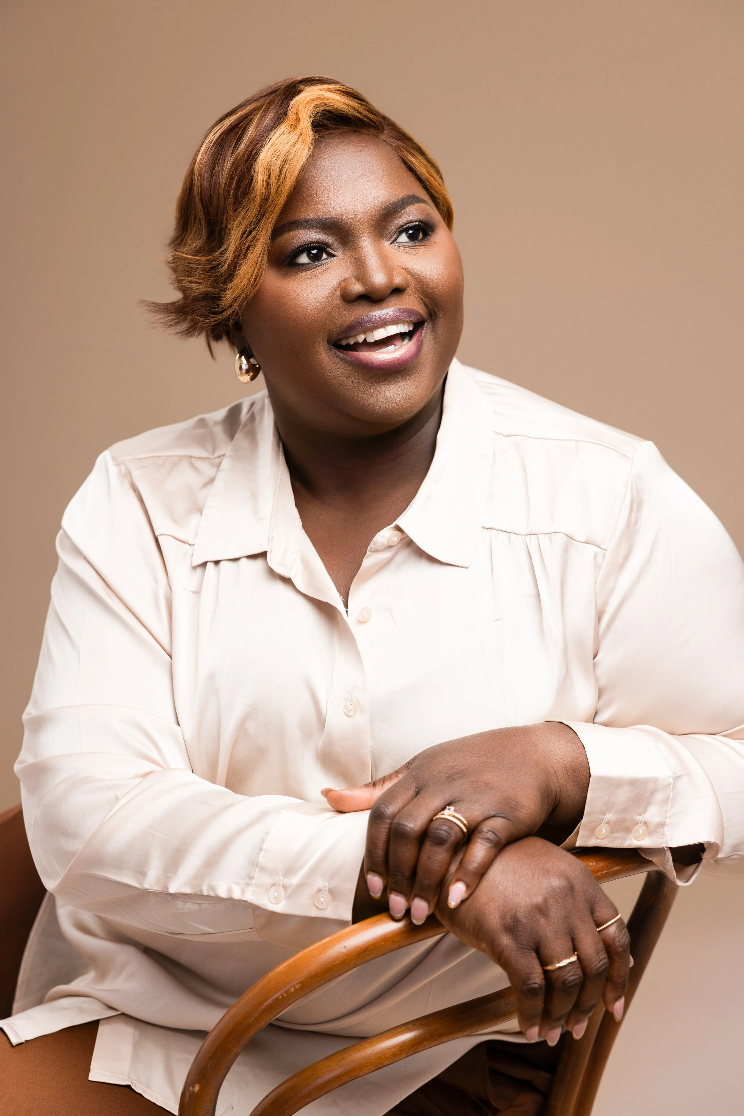 - Soft glam makeup with warm bronze tones by MakeupByTohdazzle