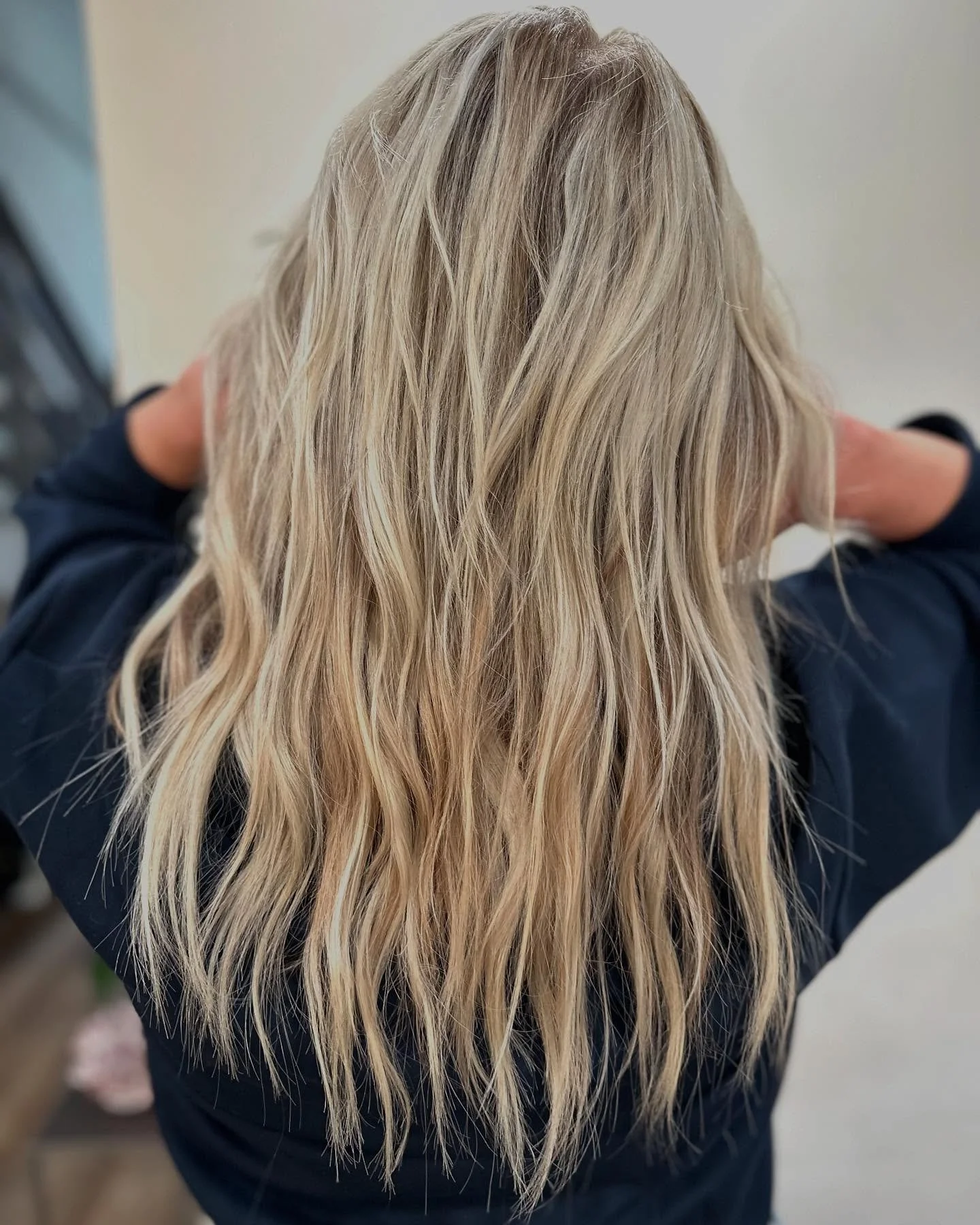 Blonde hair goals by our girl @hairbyaprilshannon 😘 

These baby lights give this color seamless dimension &amp; the perfect pop of brightness. Not to mention, there is one row of hand-tied extensions to give fullness, length, and texture 😉