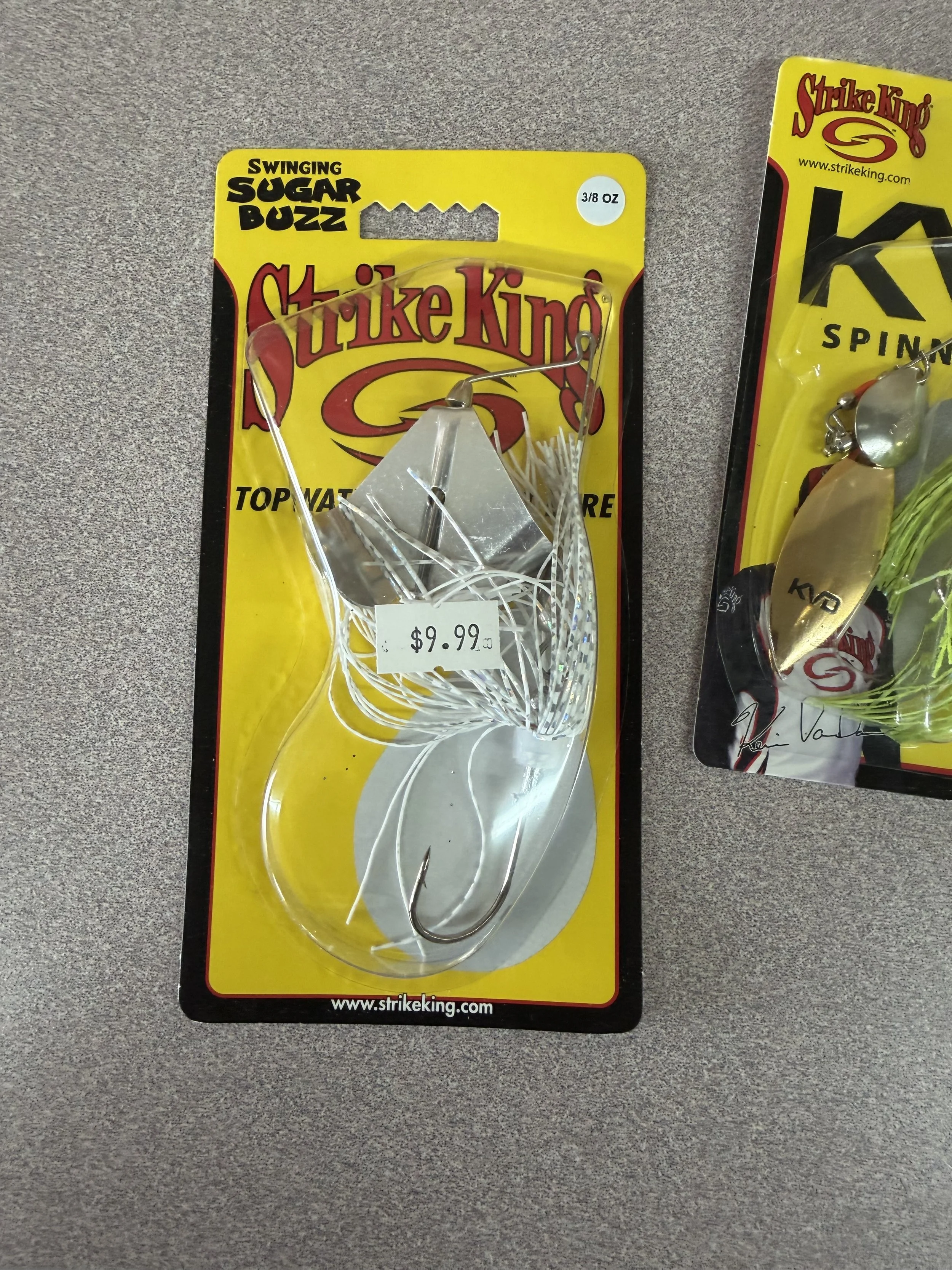 STRIKE KING BUZZBAIT 3/8 OZWHITE SIVLER