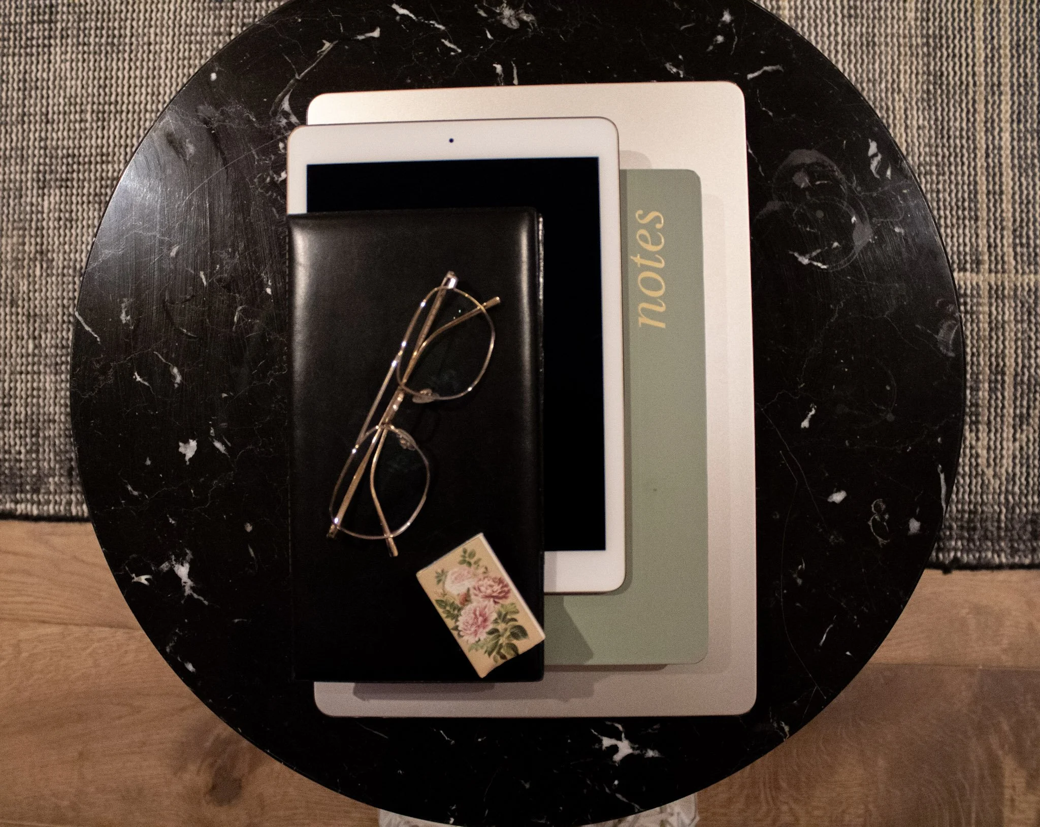 table with computer notepad and glasses