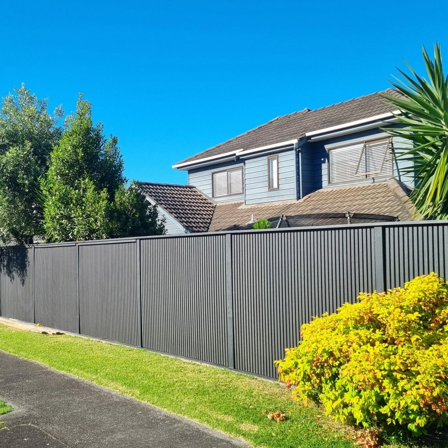 New composite fencing done for a very happy customer #fencing #aucklandrenovations